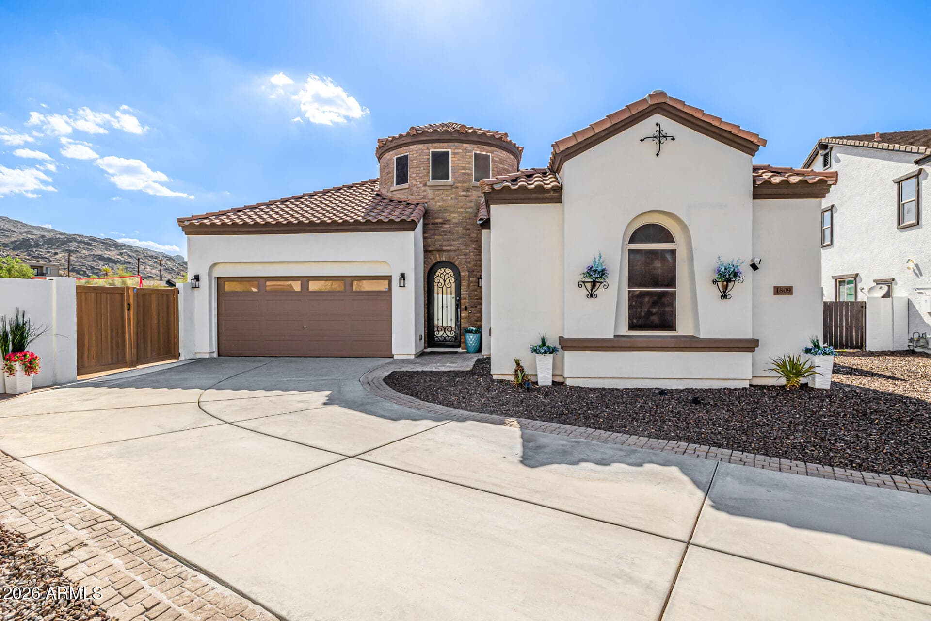 1809 E Gwen St — photo 2