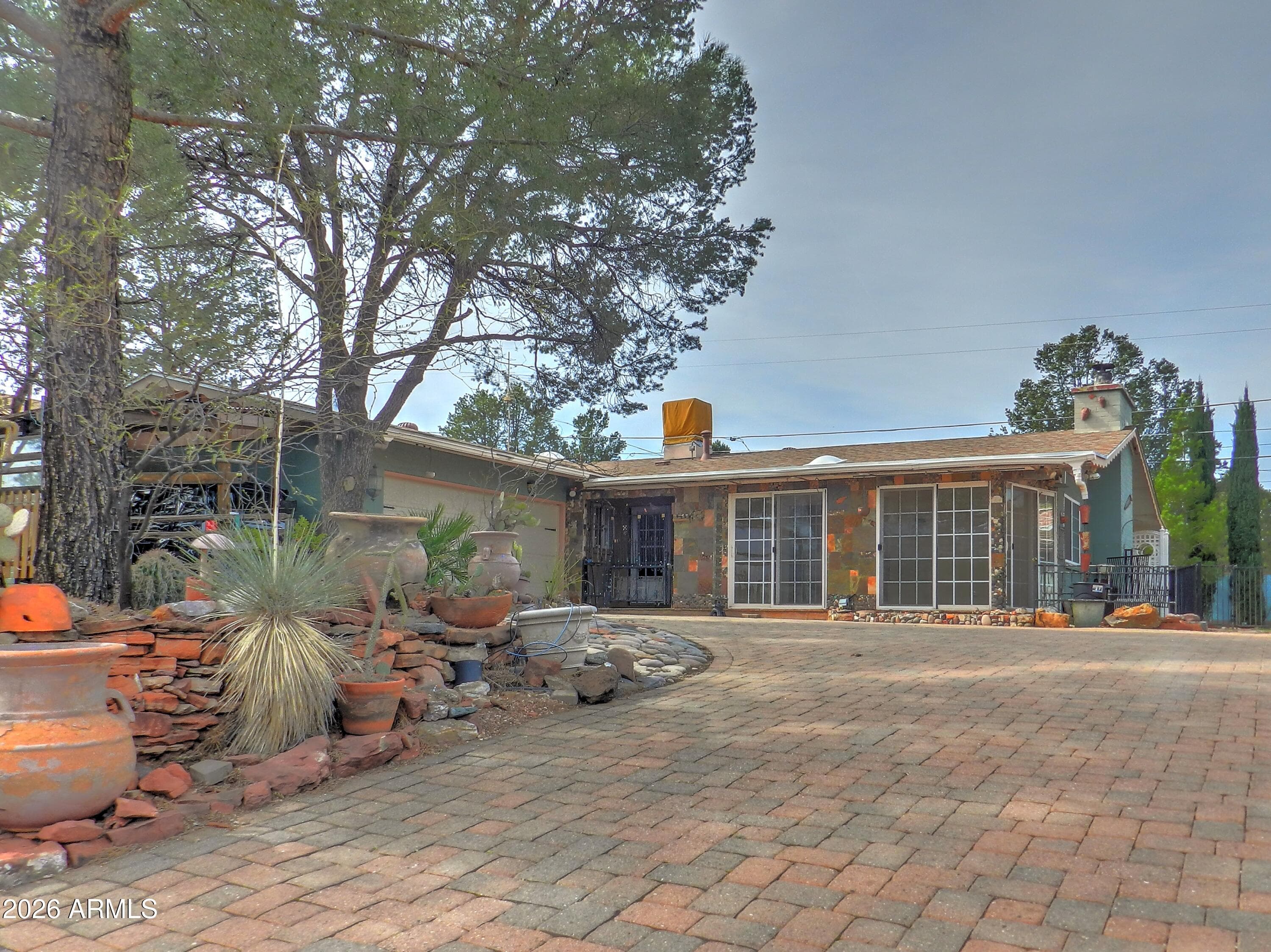 215 Mountain Shadows Dr — photo 2