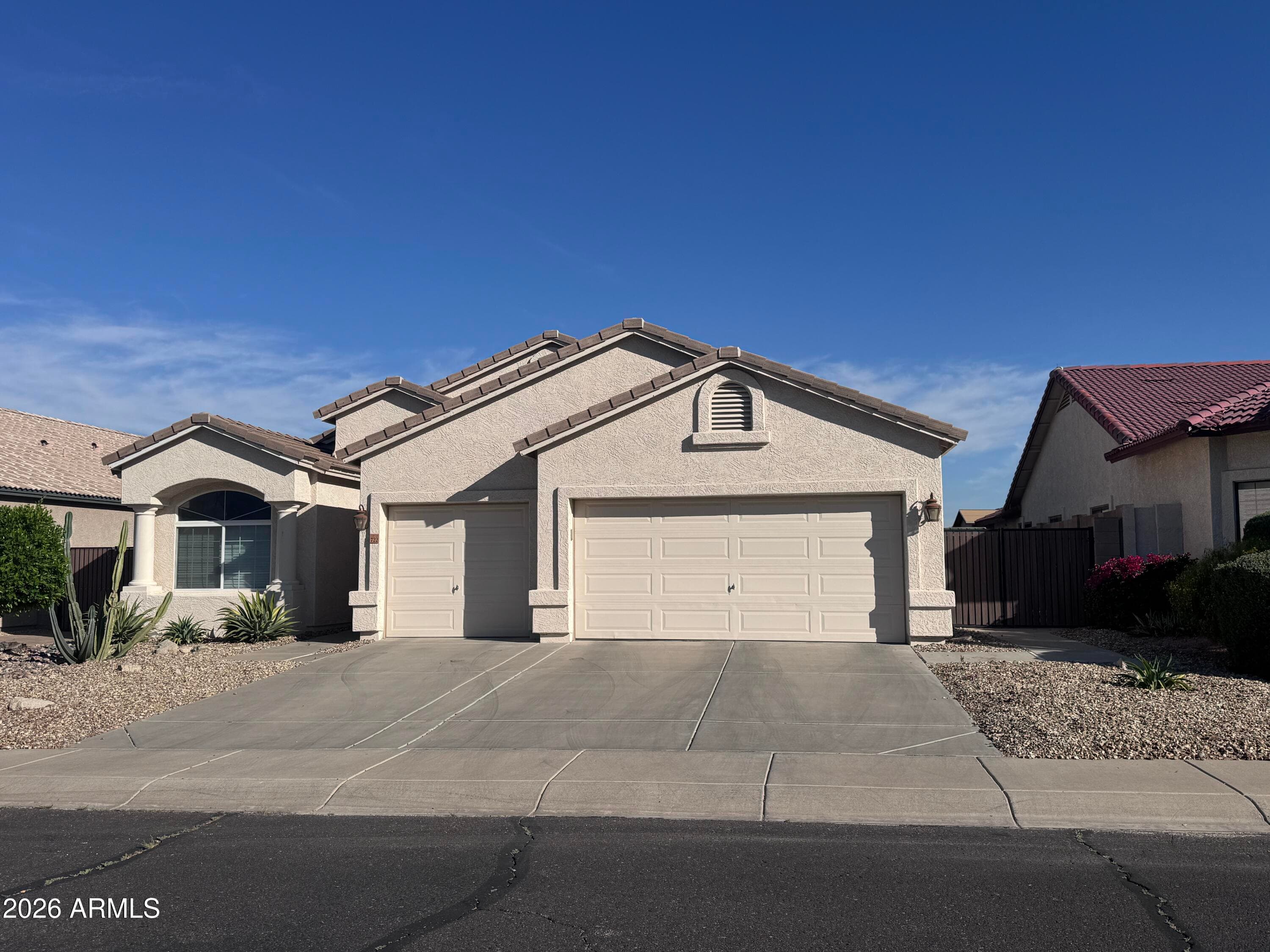 722 W Beth Dr — photo 2
