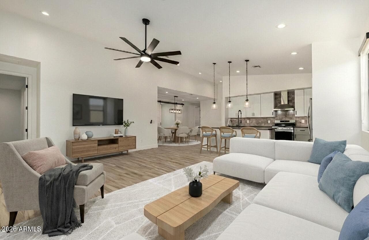 2418 E Amelia Ave — photo 1