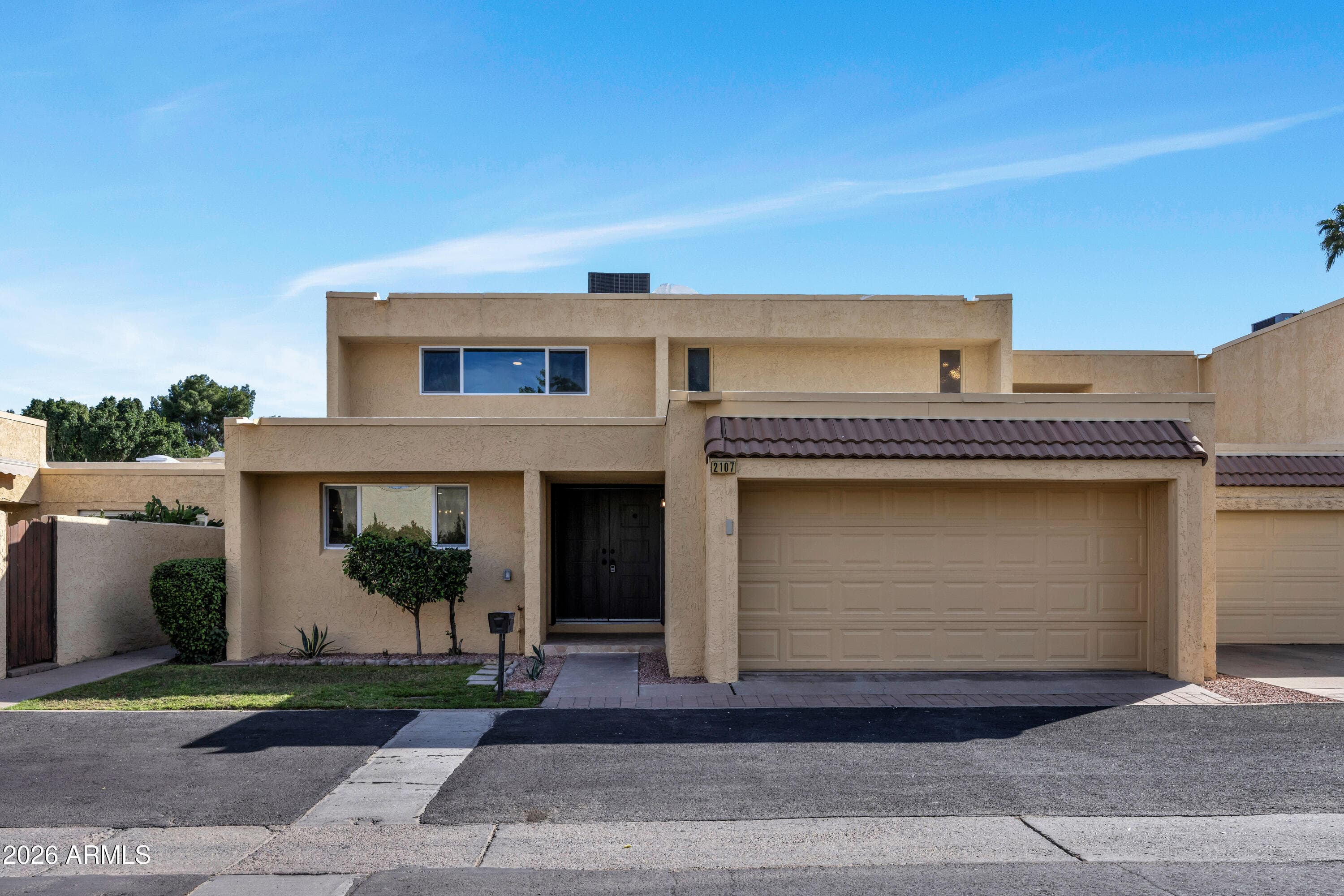 2107 W Marlette Ave — photo 1