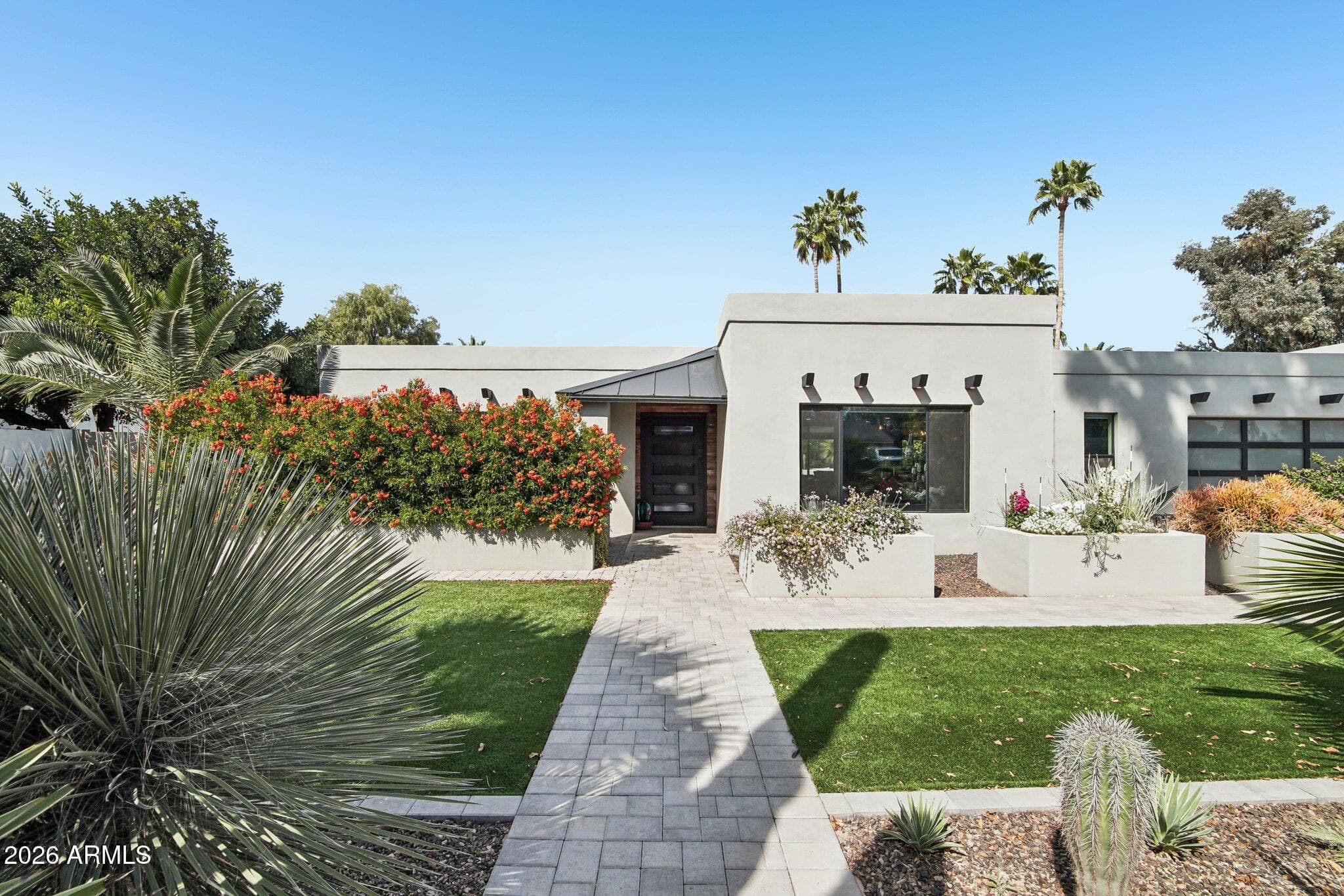 5710 E Betty Elyse Ln — photo 2
