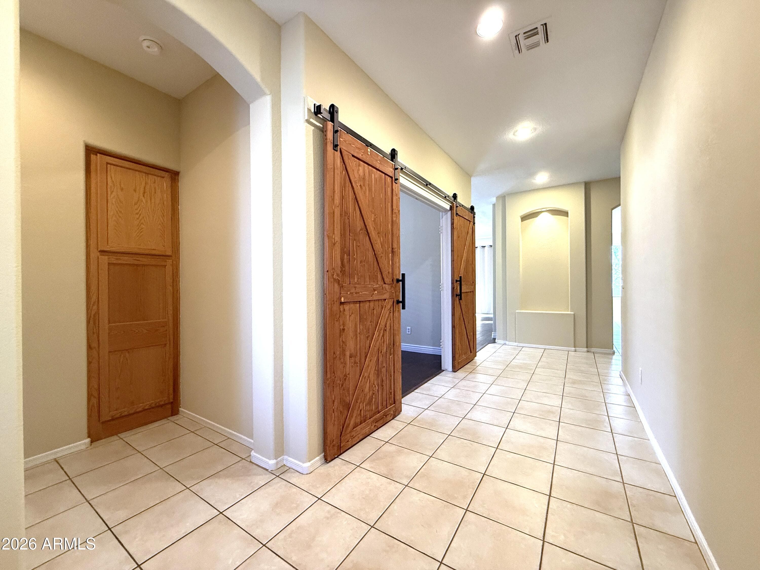 1819 W Nighthawk Way — photo 2