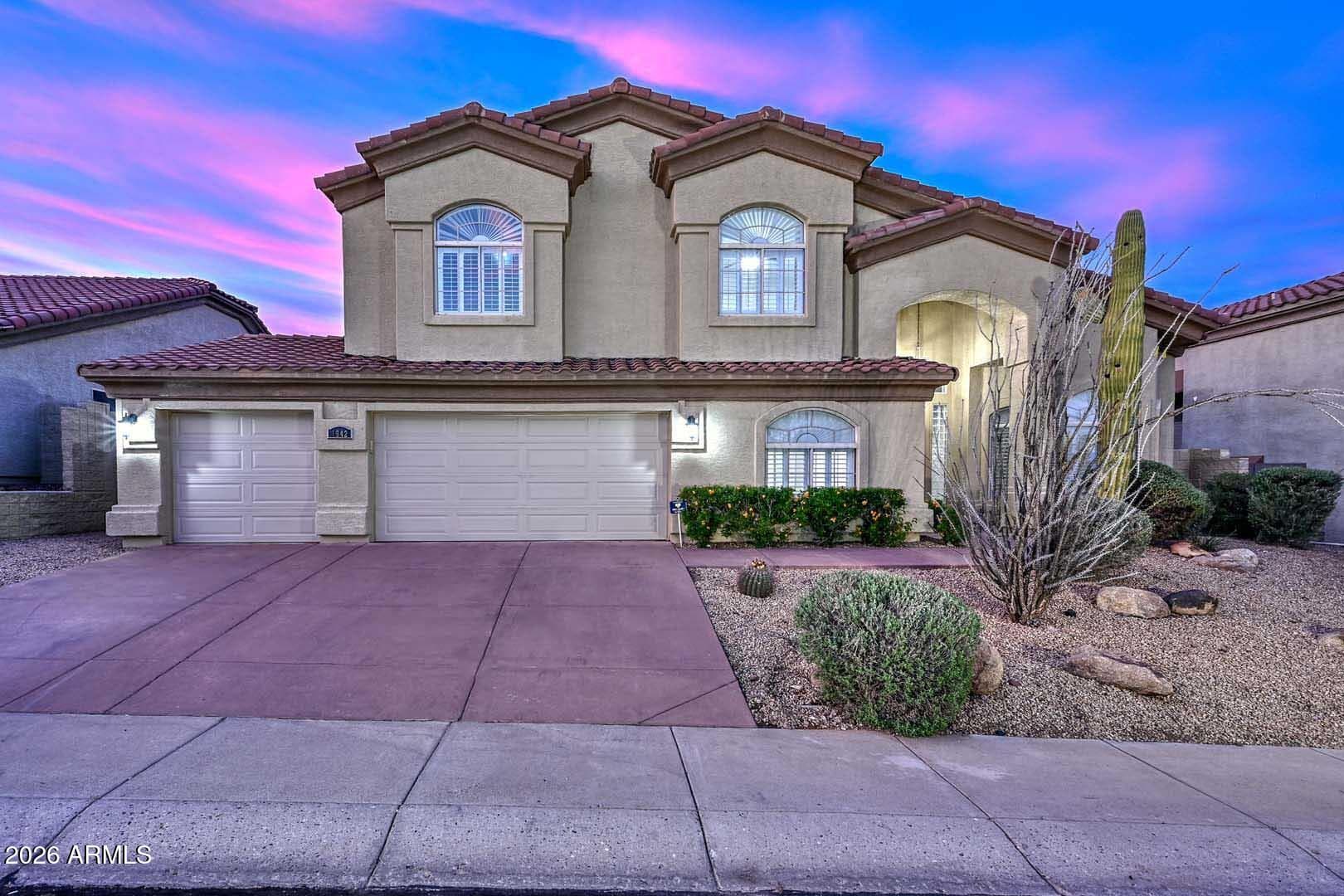 1942 E Claire E Dr — photo 2