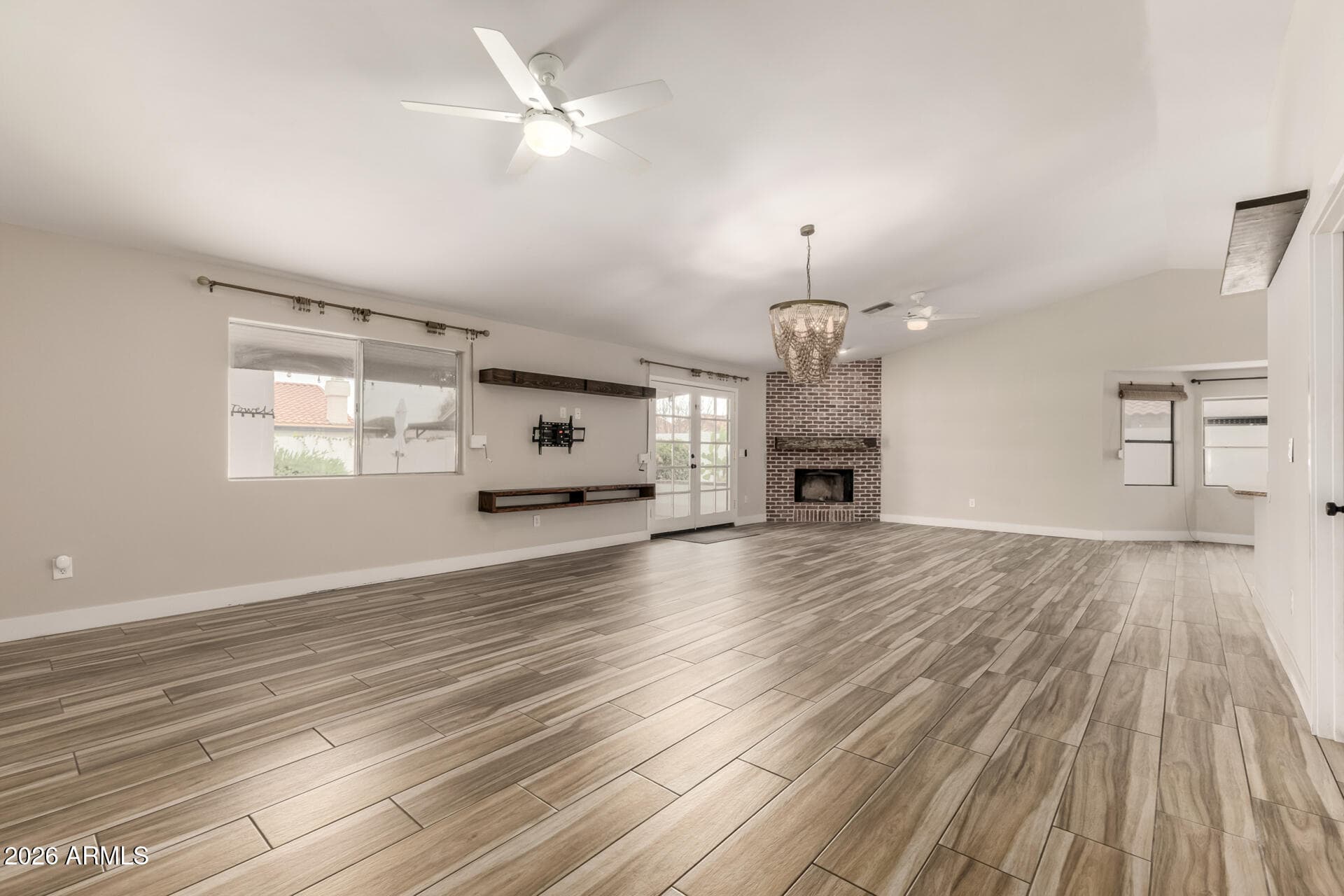 4341 E Betty Elyse Ln — photo 2