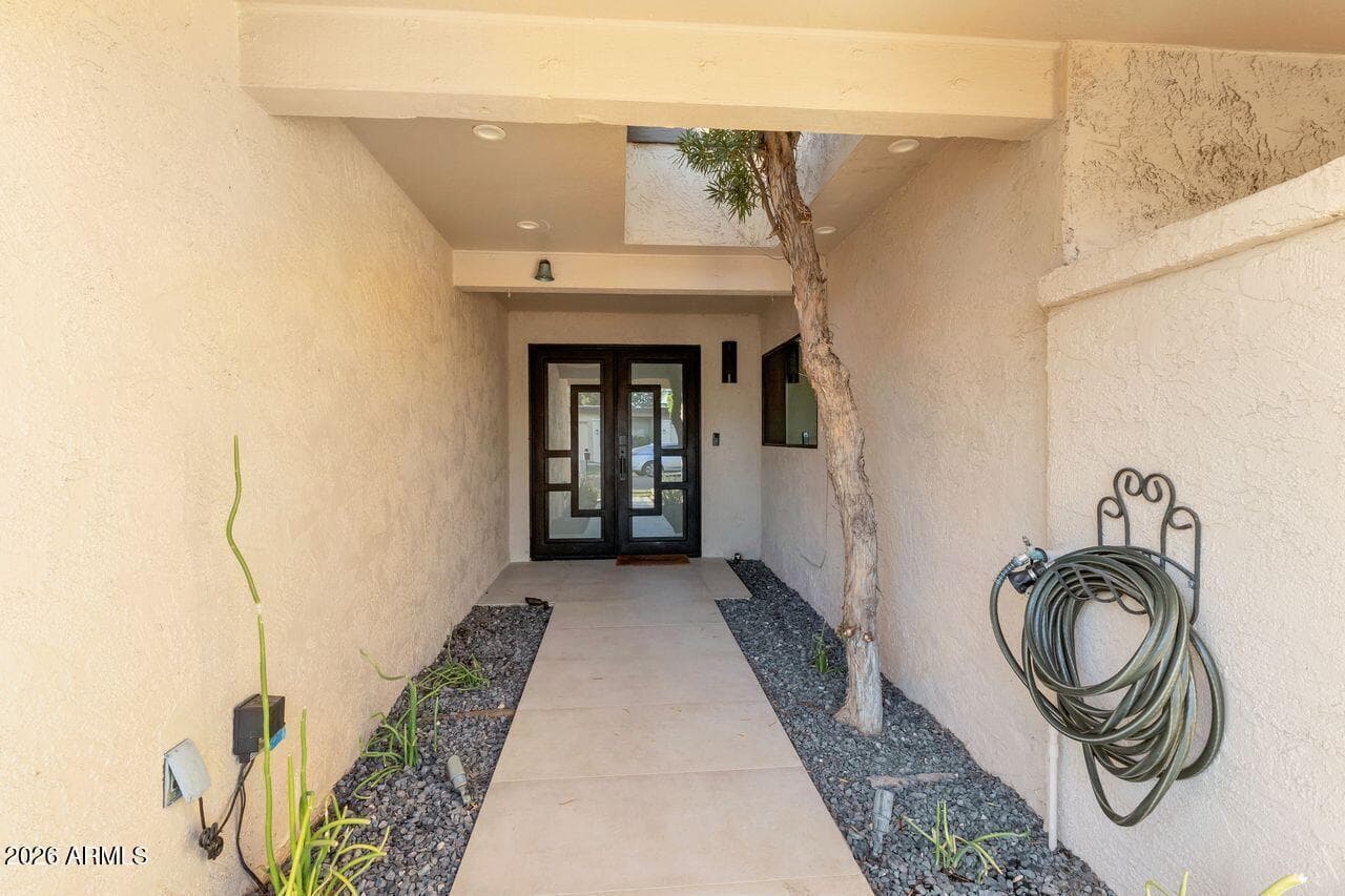 6044 E Vernon Ave — photo 2