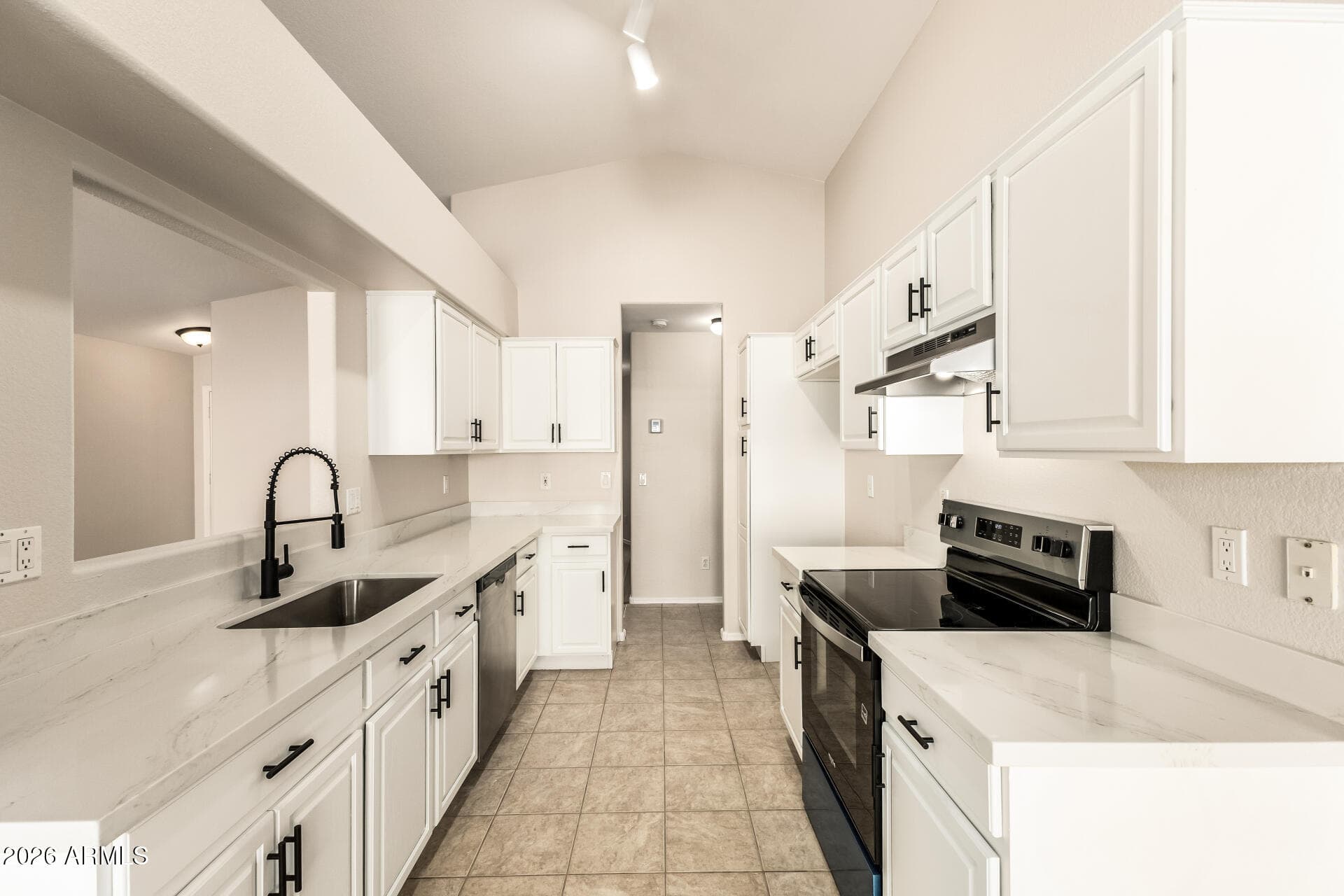 15526 W Lisbon Ln — photo 1