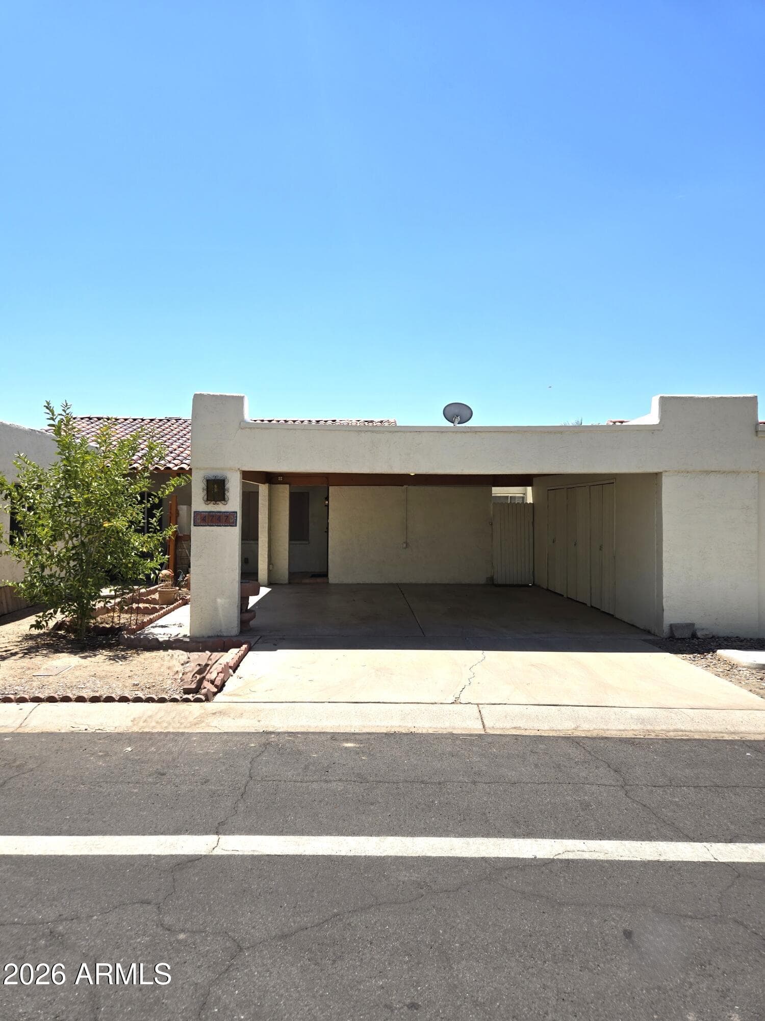 4747 W Palmaire Ave — photo 1