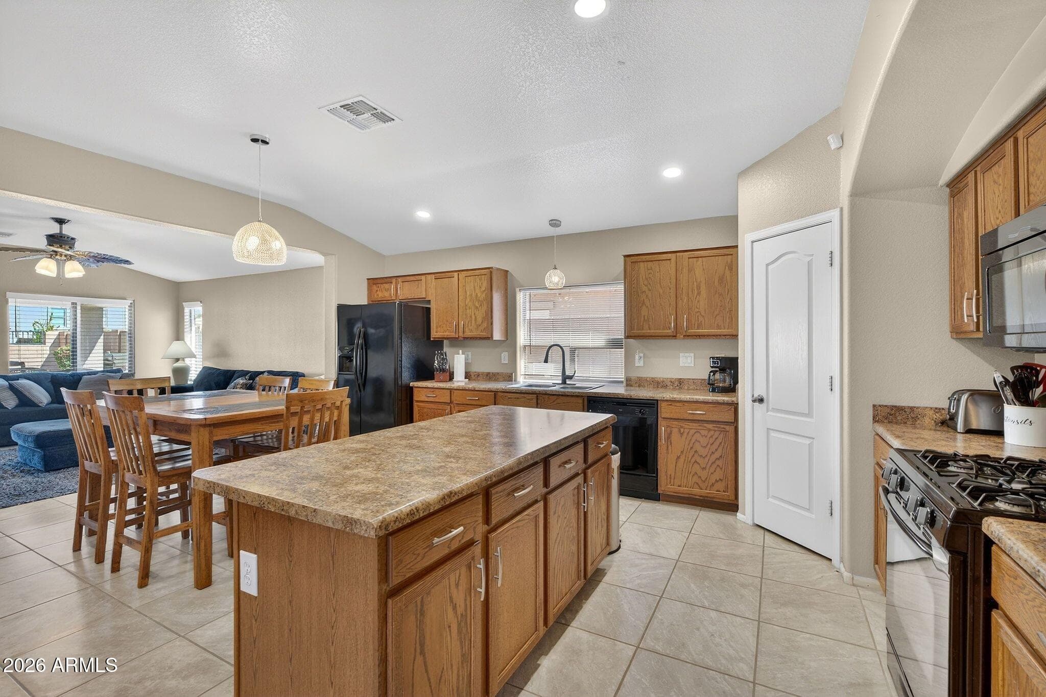 29207 N Mountain View Rd — photo 2