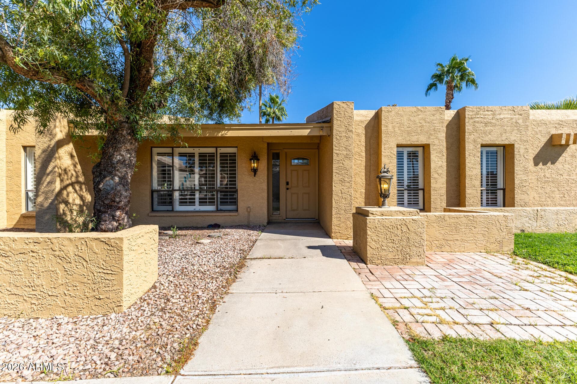6517 S Hazelton Ln — photo 2