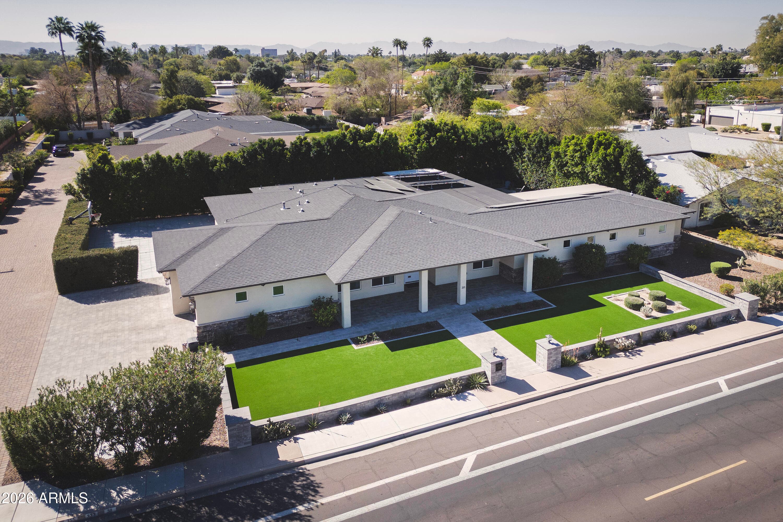 311 E Maryland Ave — photo 1