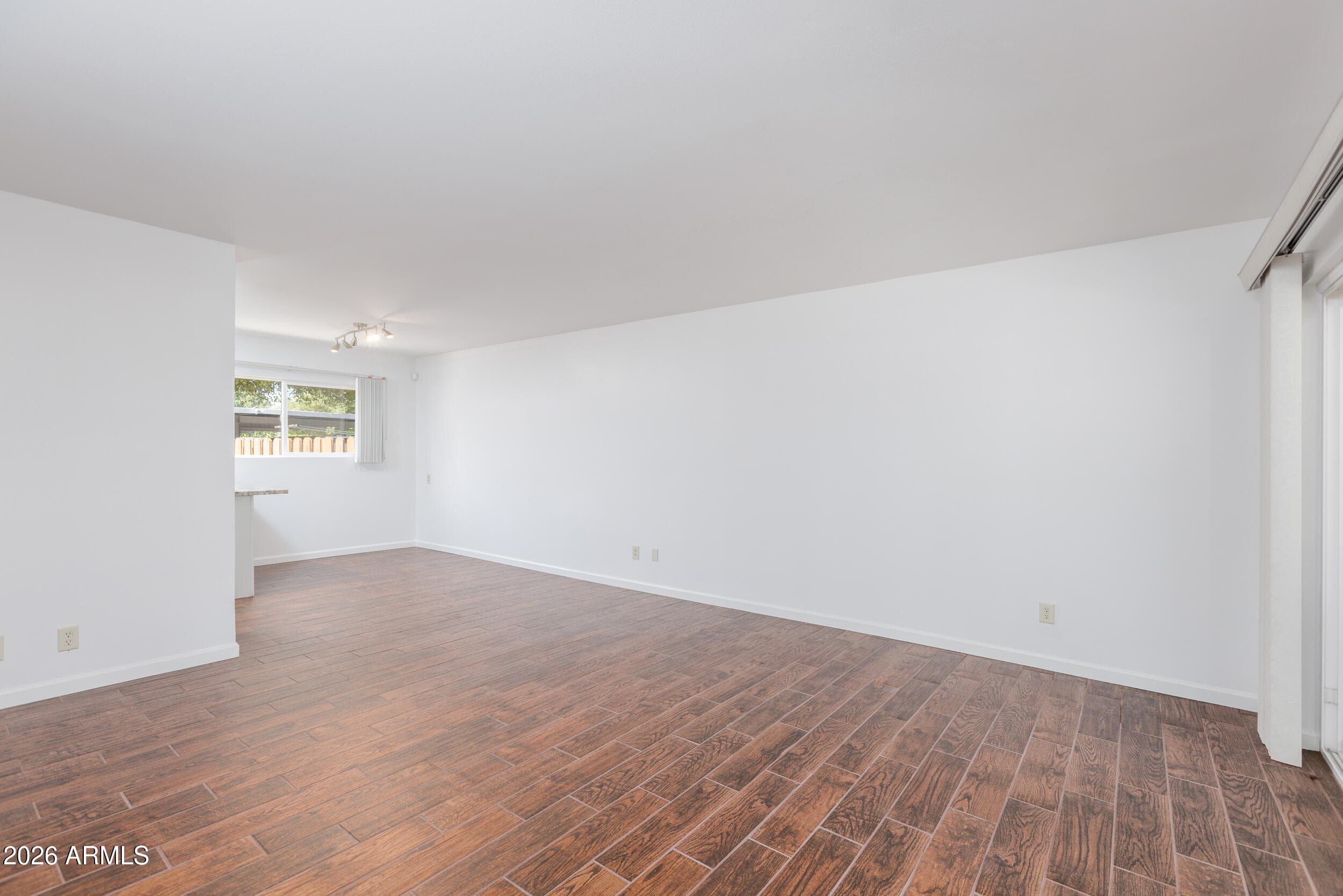 5550 N 12TH ST - Photo 4