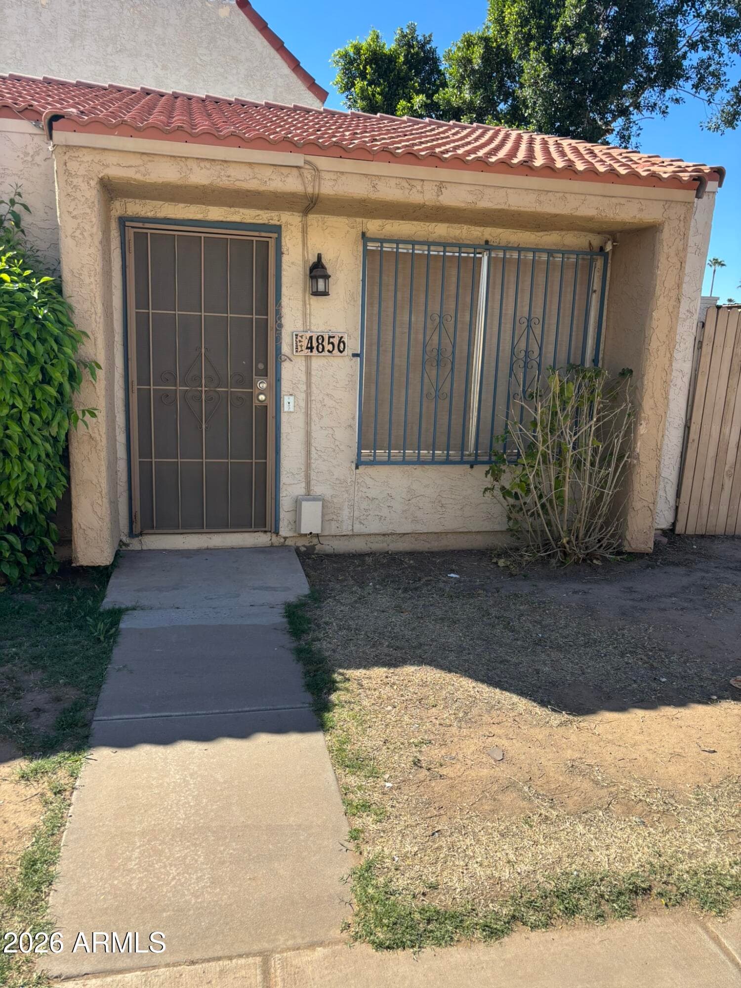 4856 W Rose Ln — photo 1