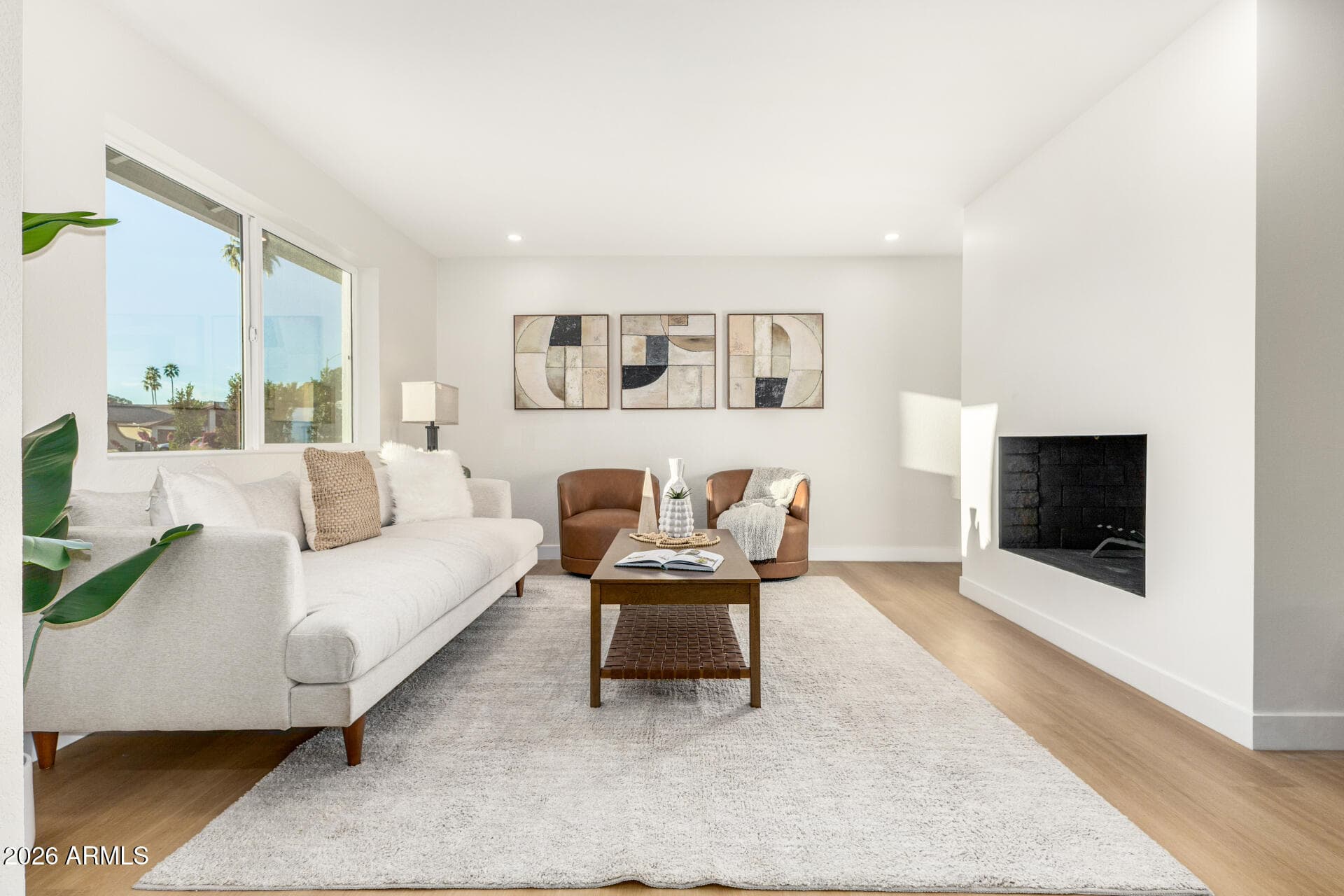 15427 N 2nd Ave — photo 2