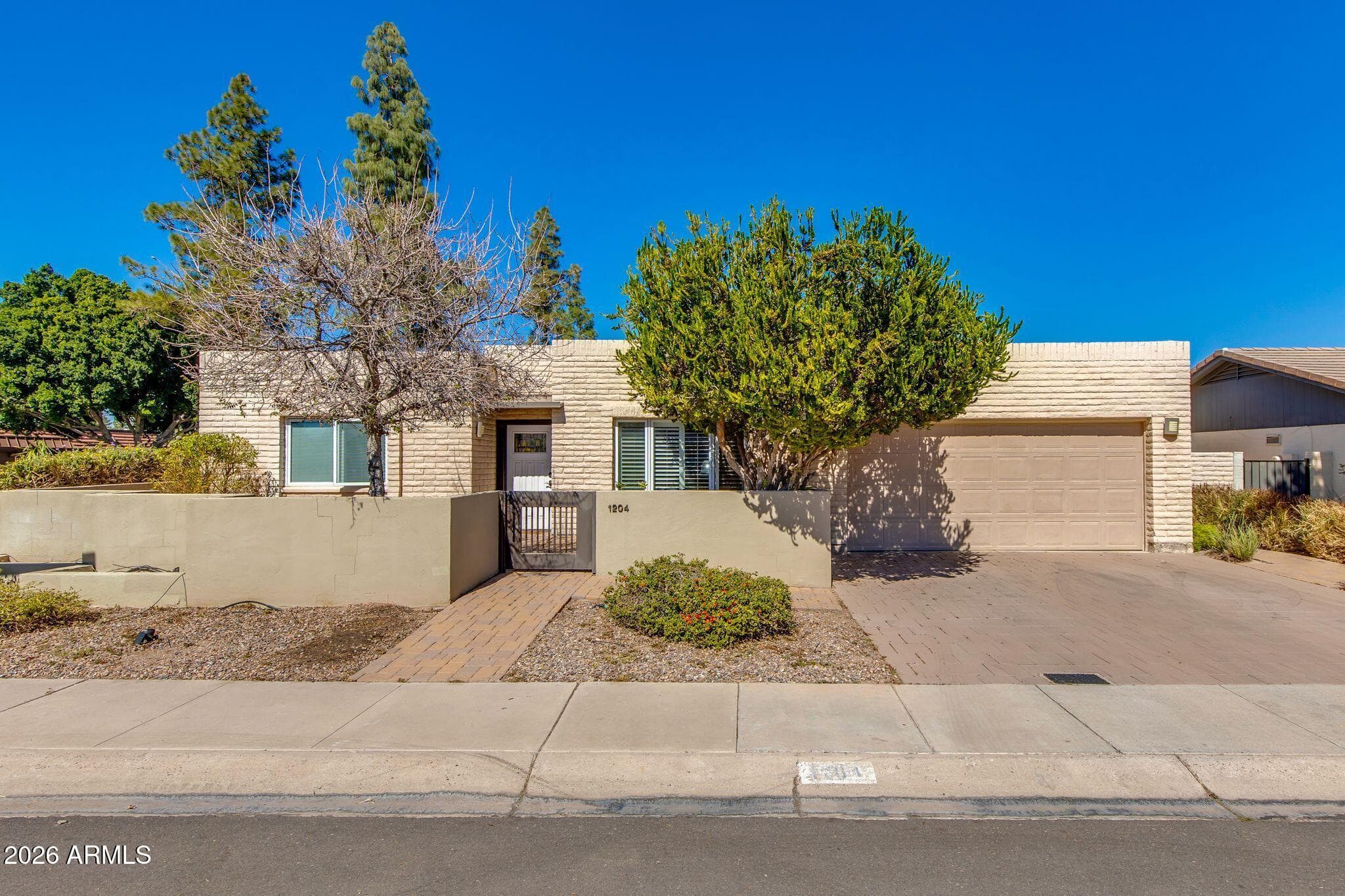 1204 E Steamboat Bend Dr — photo 1