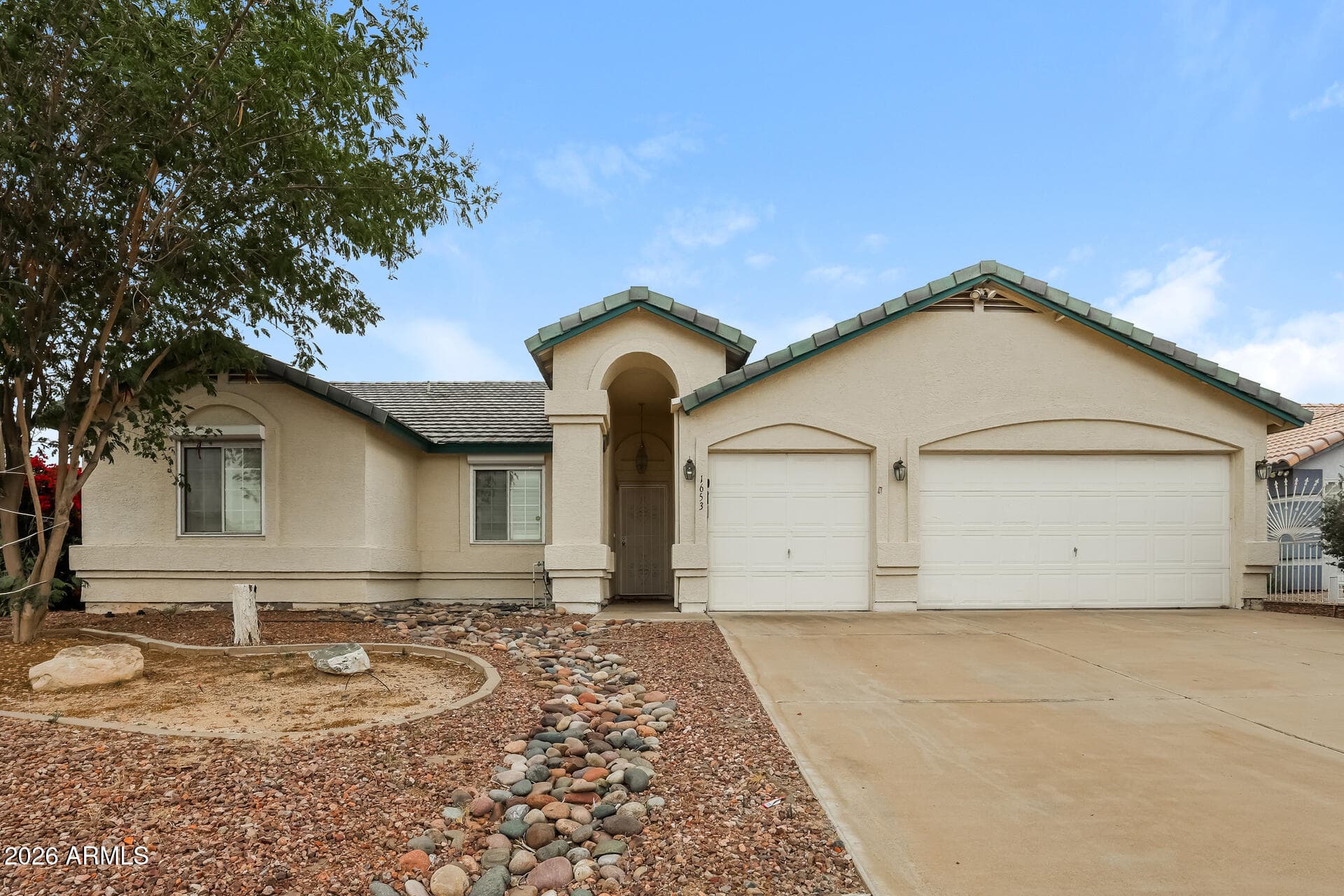 1653 E Vineyard Rd — photo 1