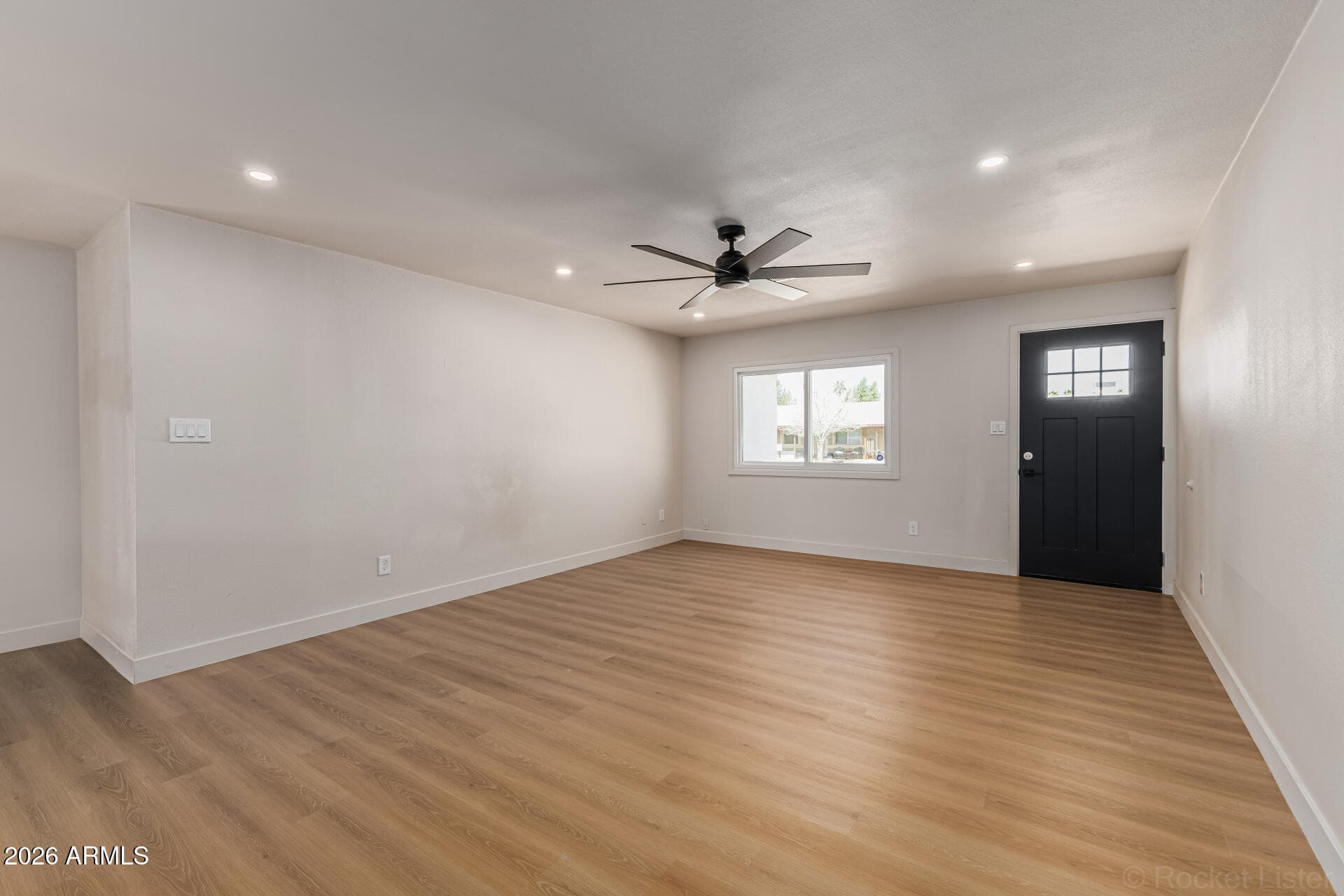 3515 E Winchcomb Dr — photo 2