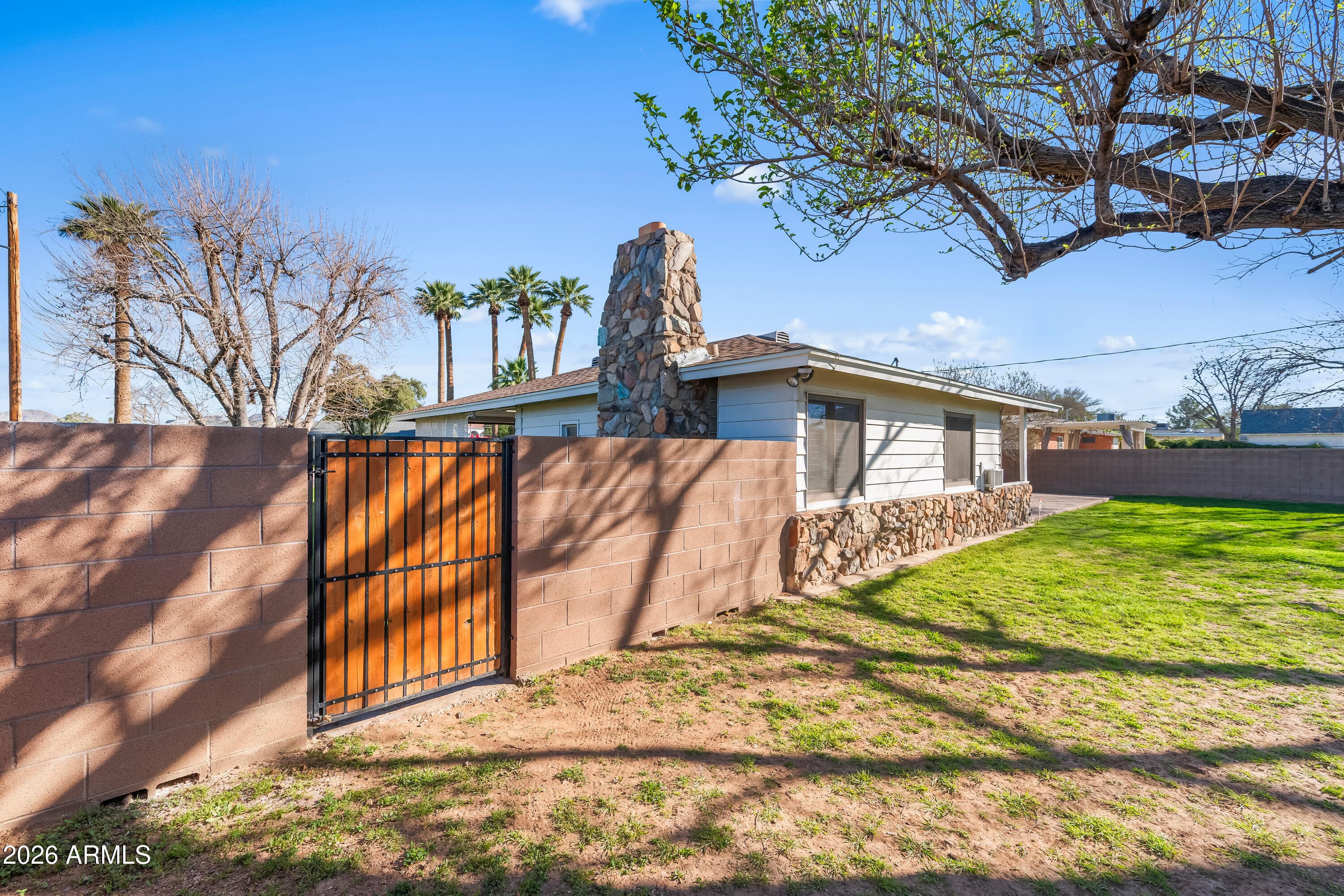 3601 E Fairmount Ave — photo 33