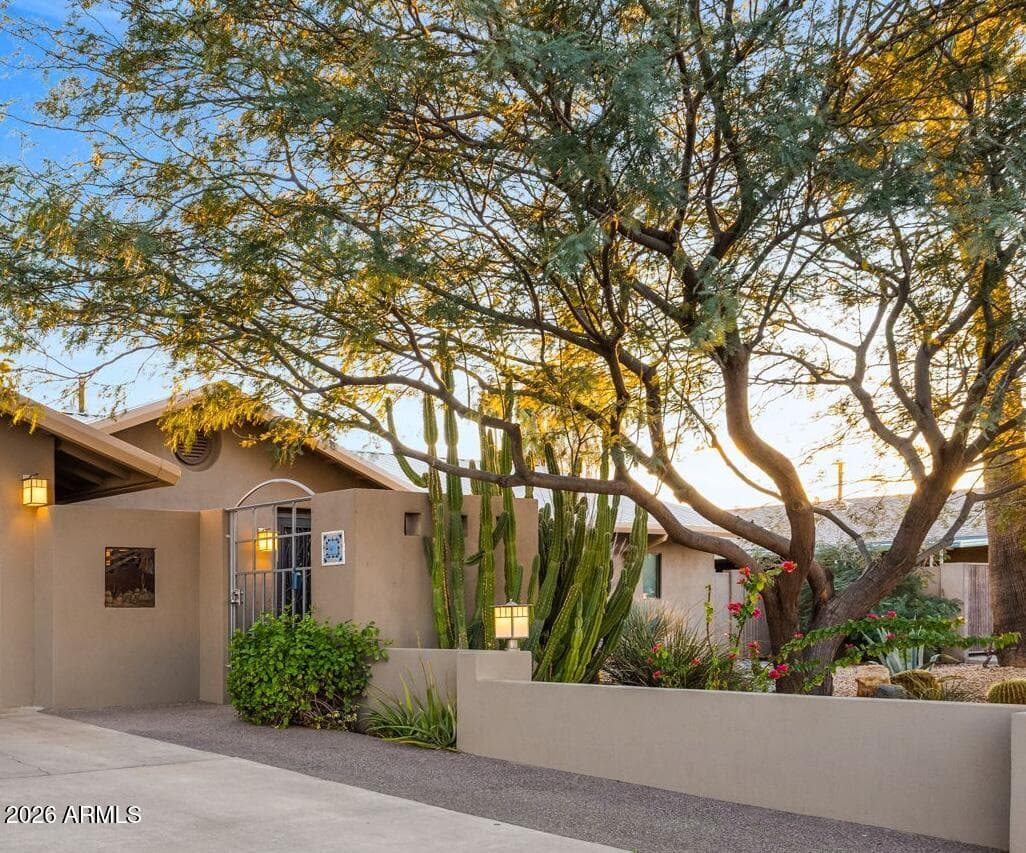 717 E Royal Palm Rd — photo 1