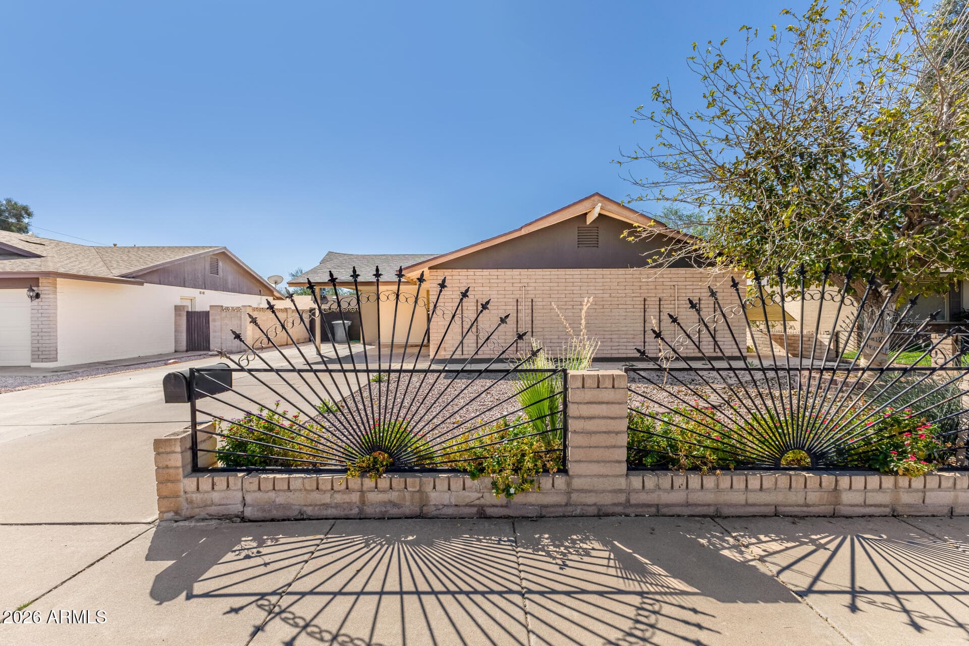2537 E La Jolla Dr — photo 1