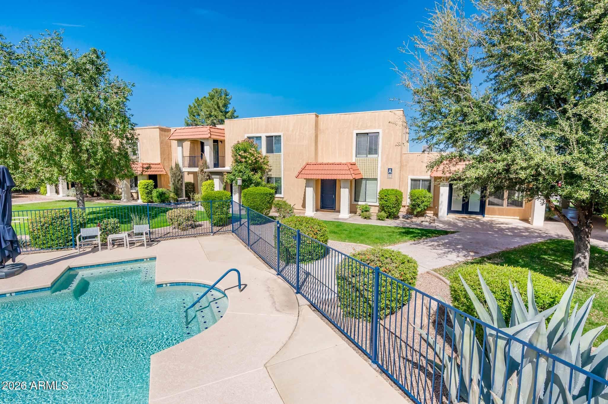 601 E Palo Verde Dr 8 — photo 2