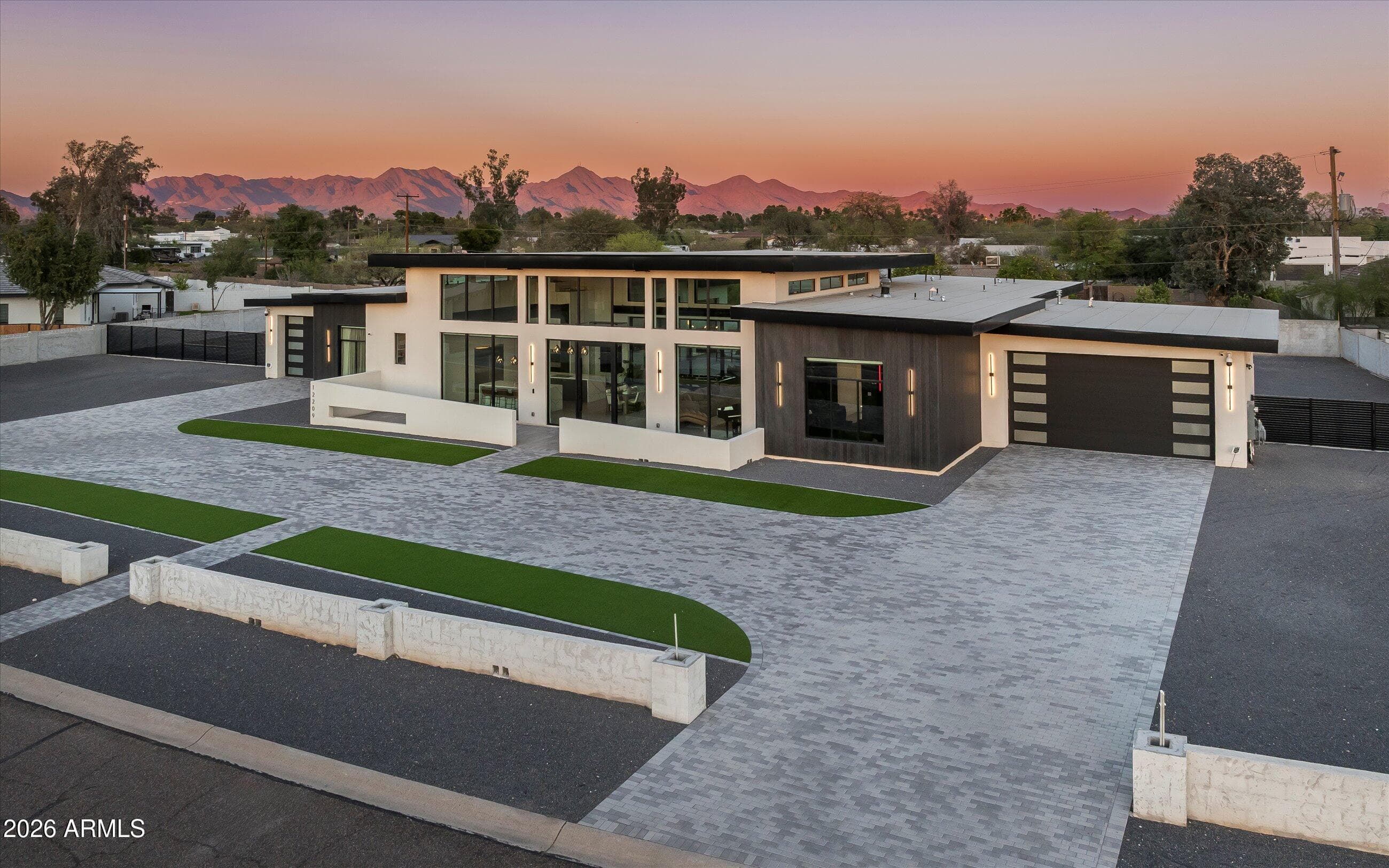 12209 N 65th Pl — photo 2