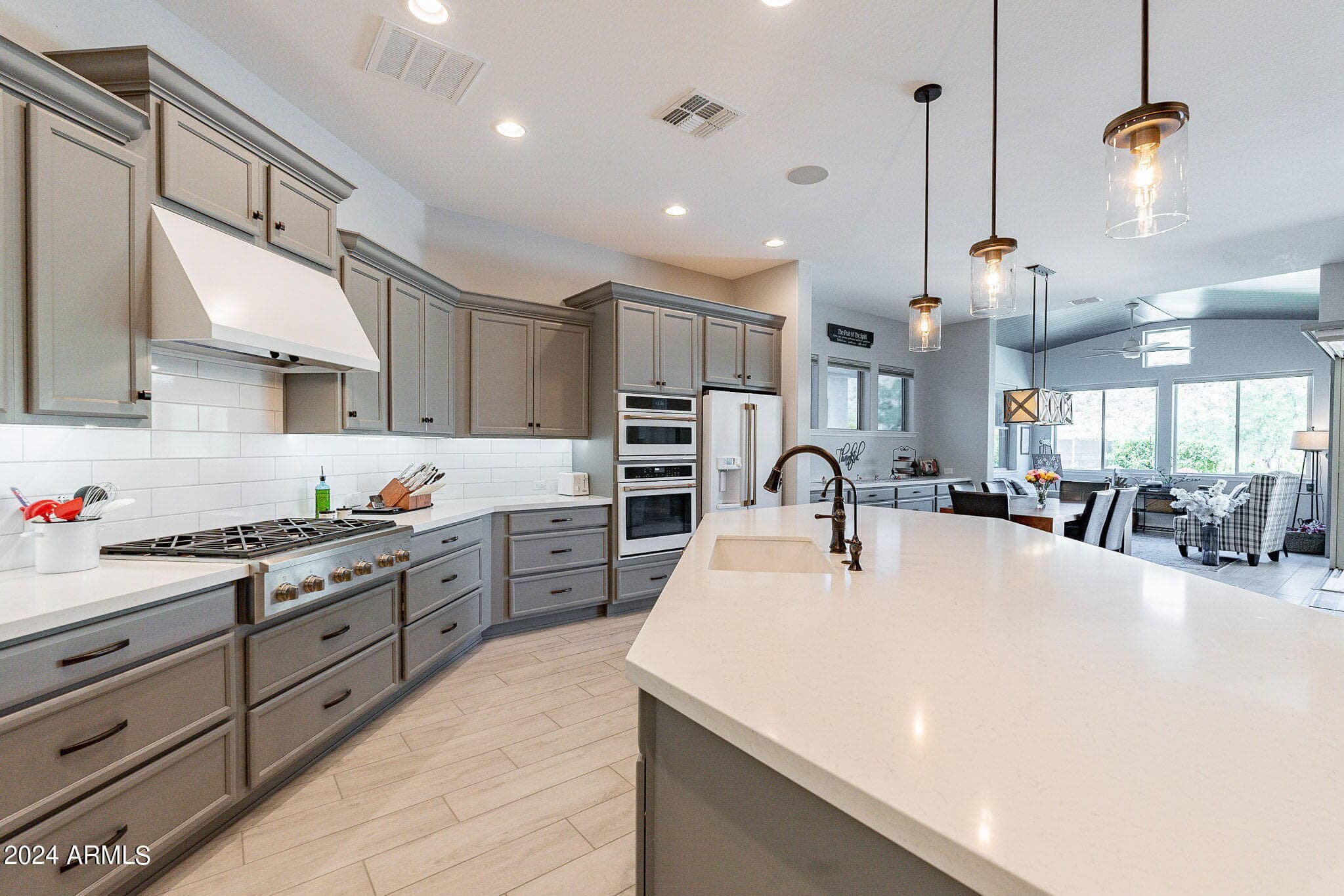 21258 W Meadowbrook Ave — photo 1