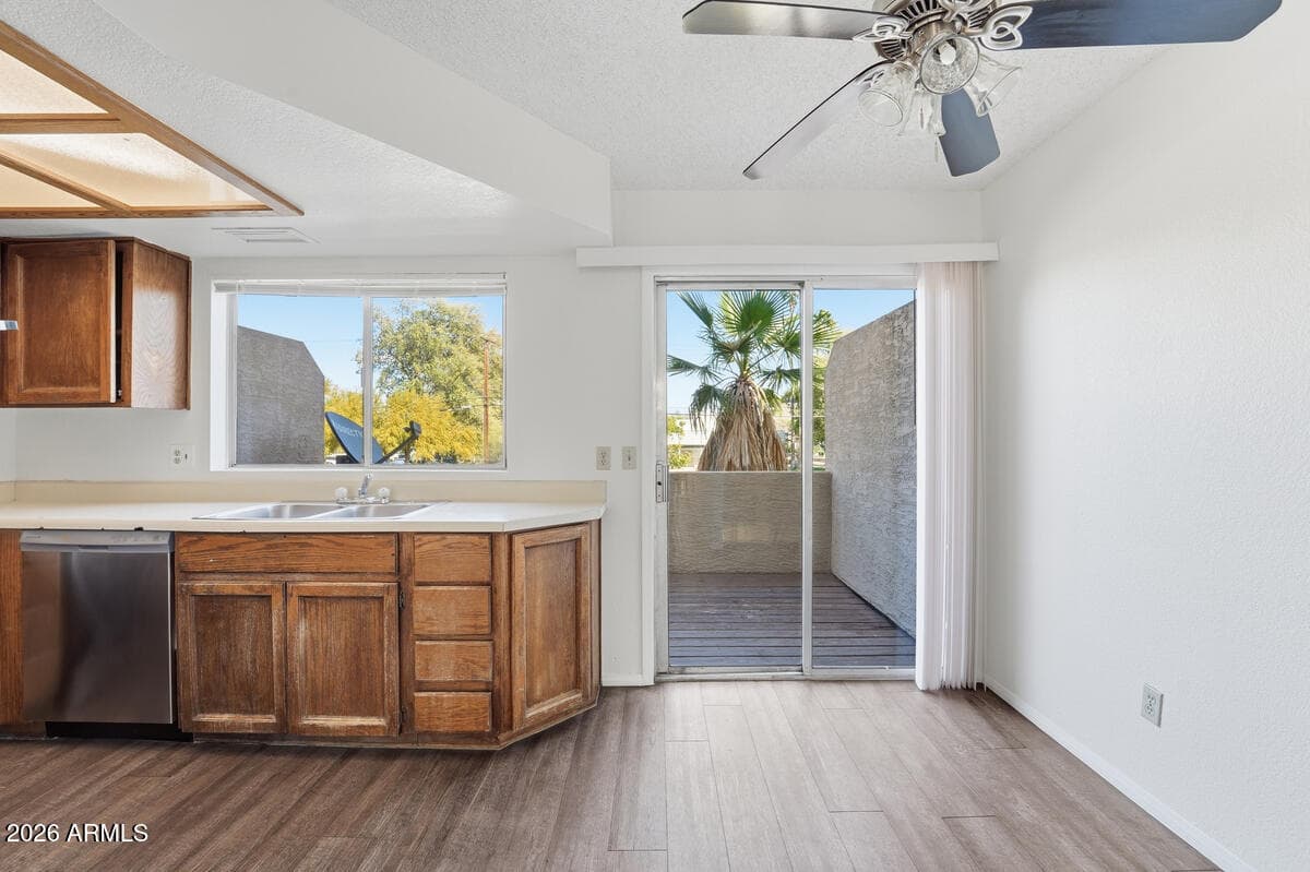 225 N POMEROY -- - Photo 3