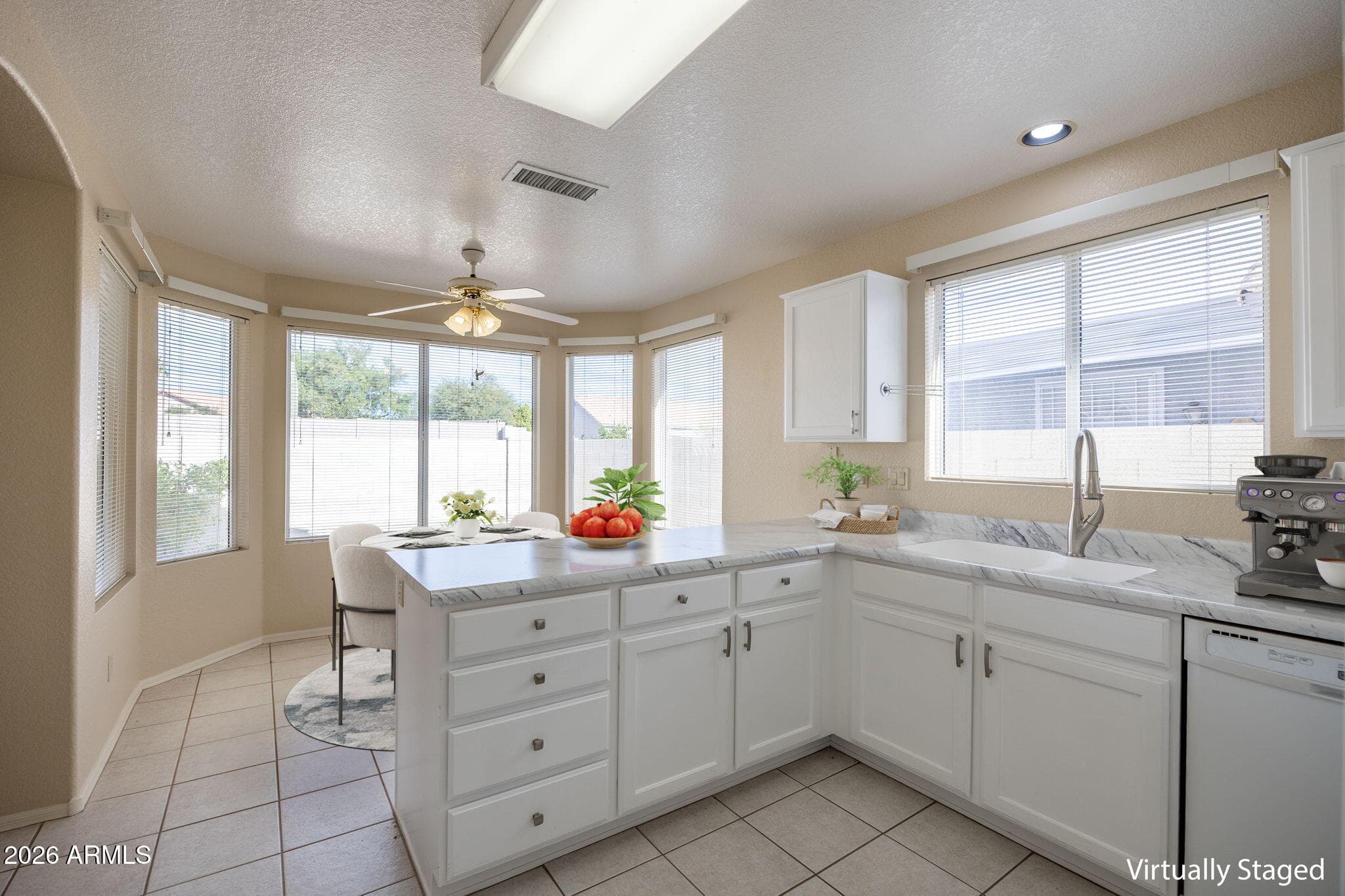 10622 W Mohawk Ln — photo 1