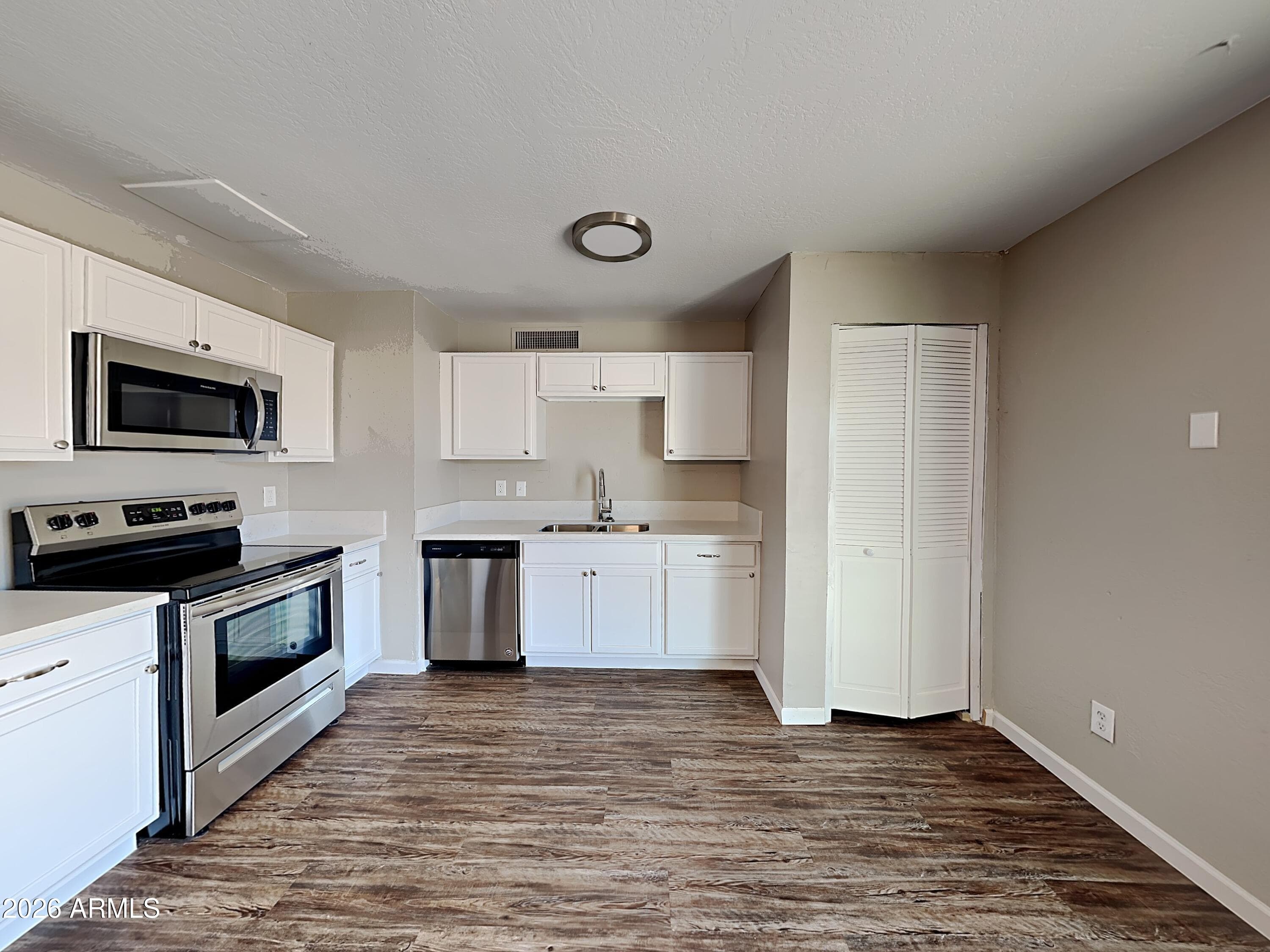 5344 W Banff Ln — photo 2