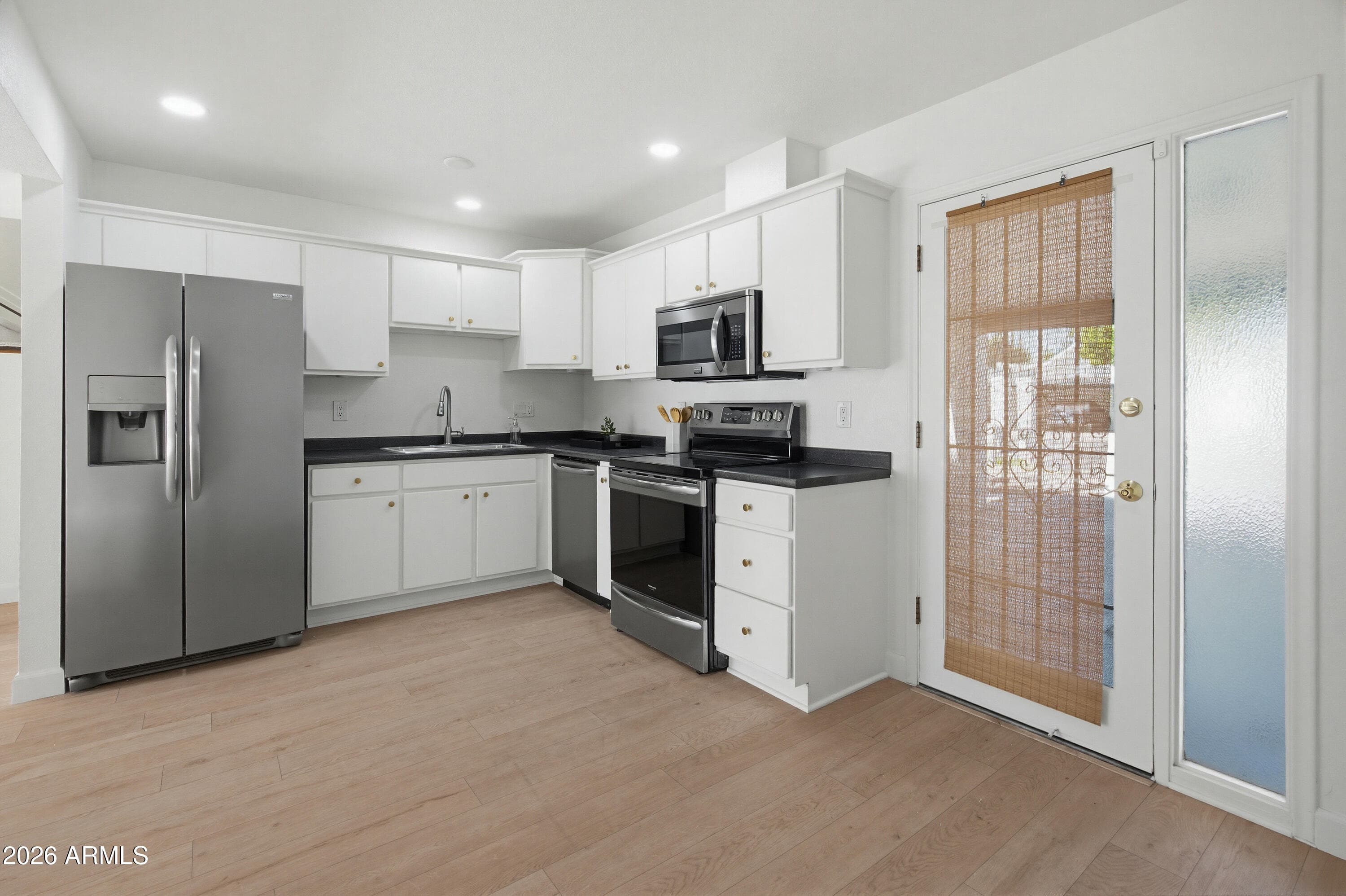 4919 E EDGEMONT AVE - See more photos