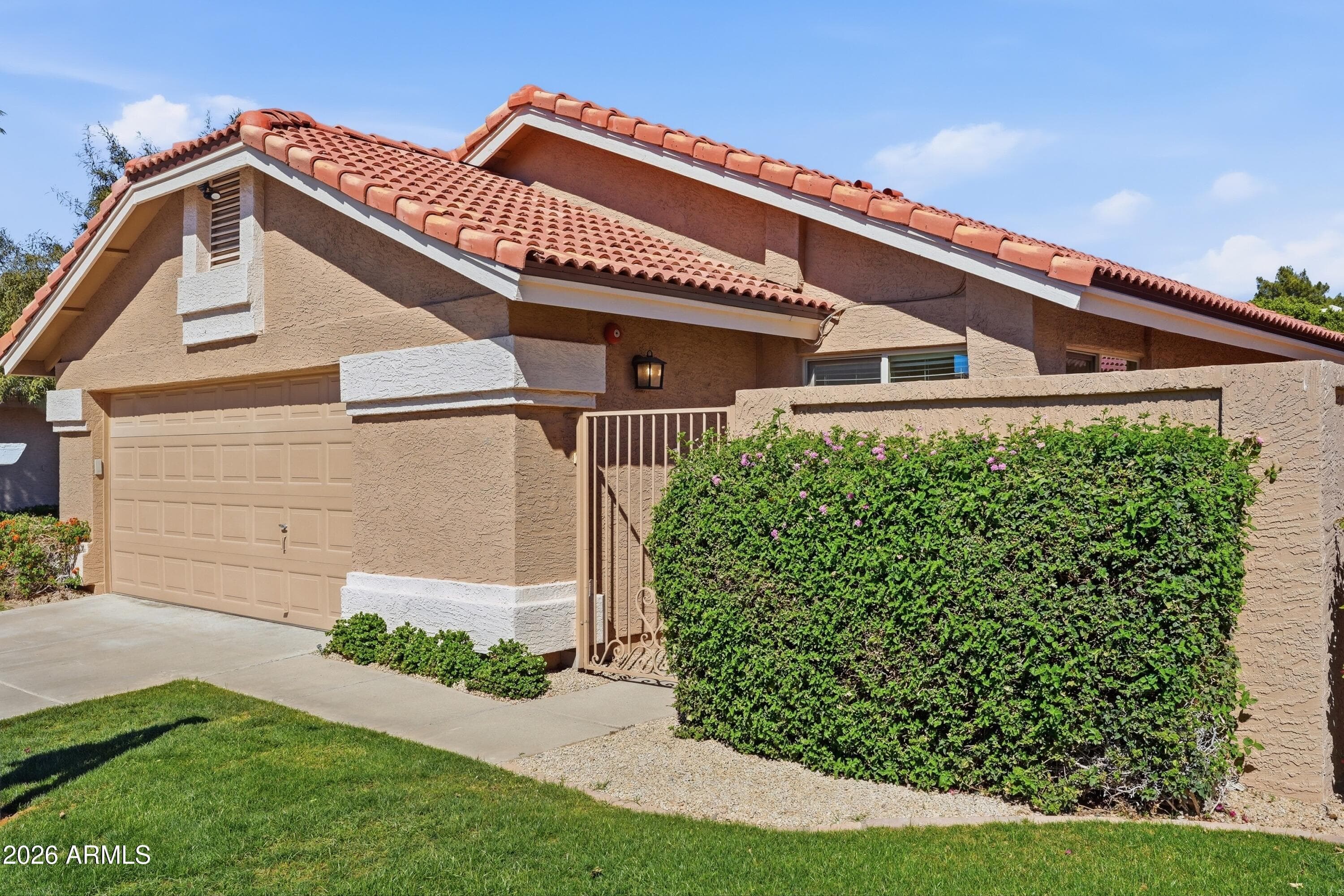 8832 E Sunnyside Dr — photo 2