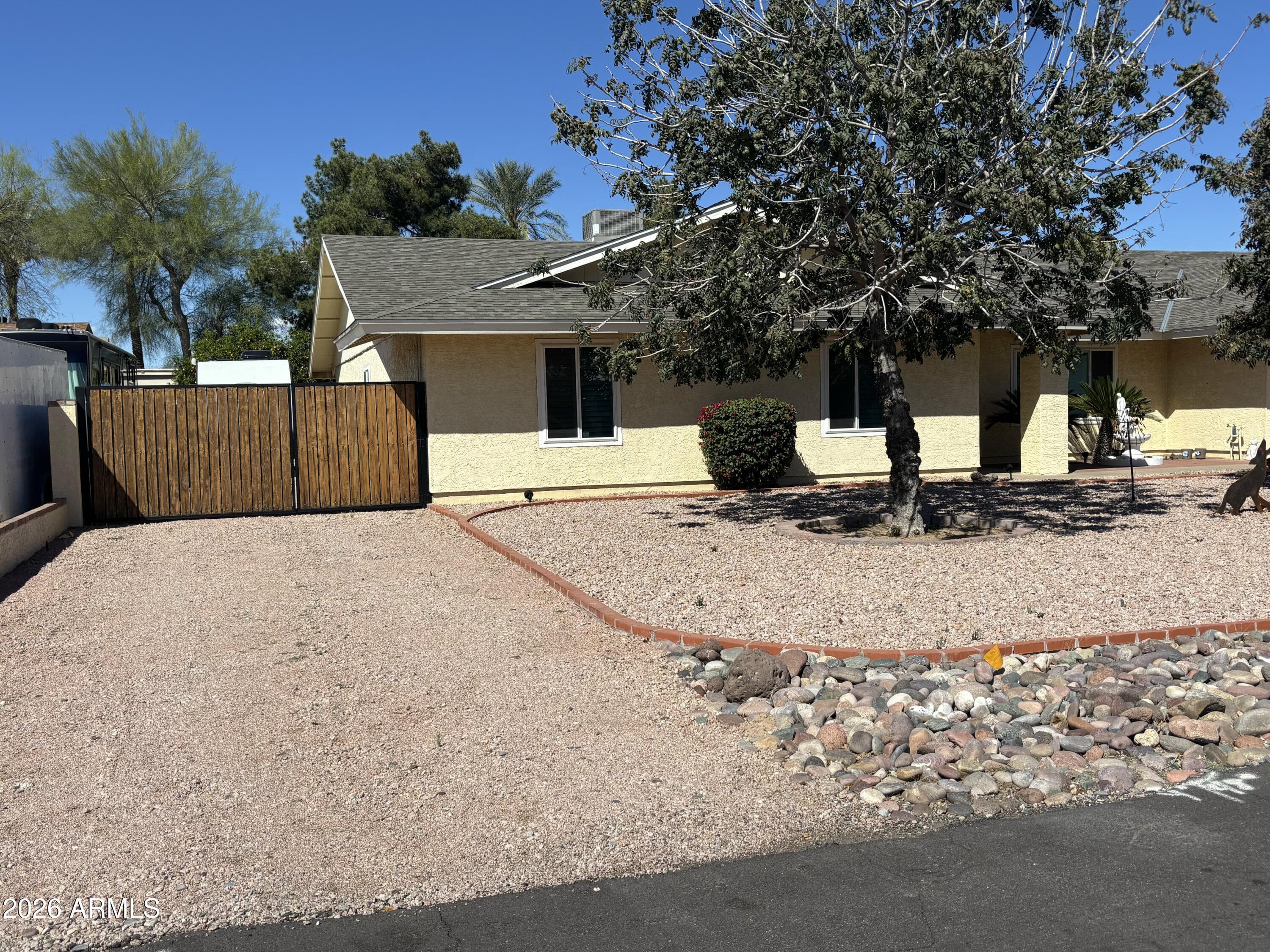 6422 W Villa Theresa Dr — photo 2