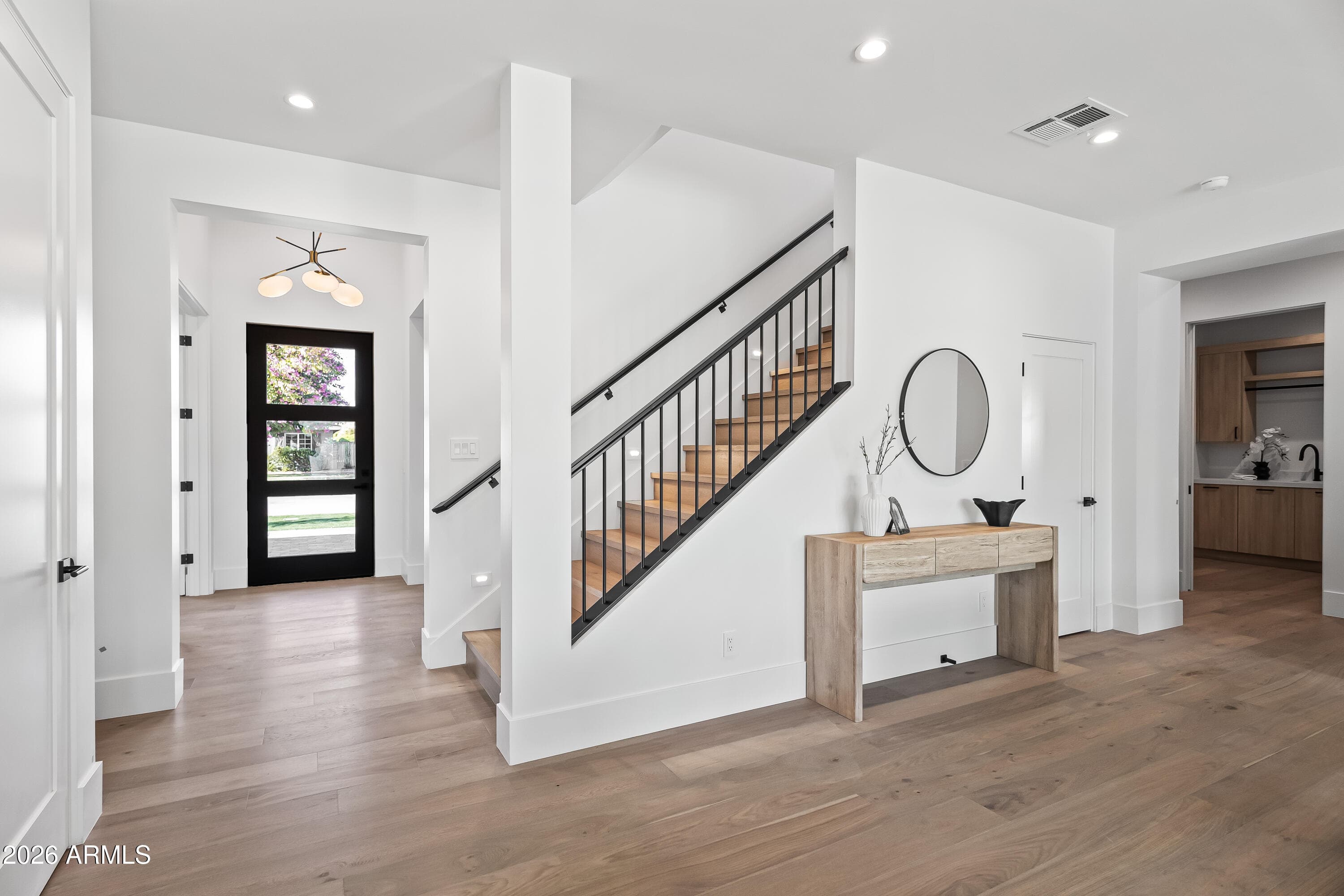 4015 E Glenrosa Ave — photo 2