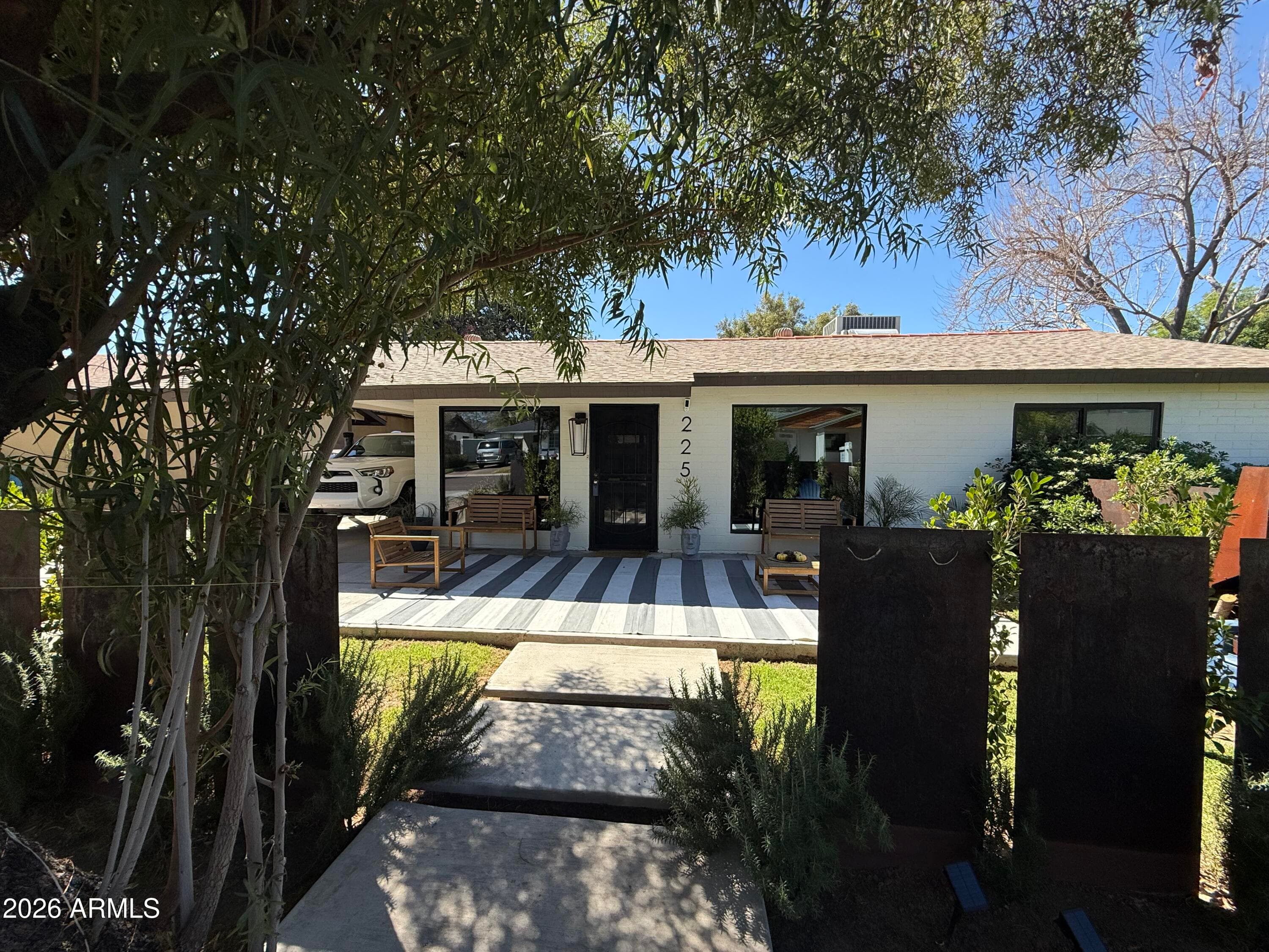 225 W Alice W Ave — photo 1