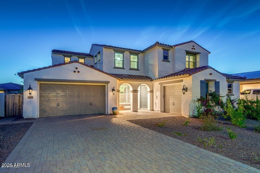 2726 N Beverly Pl — photo 2