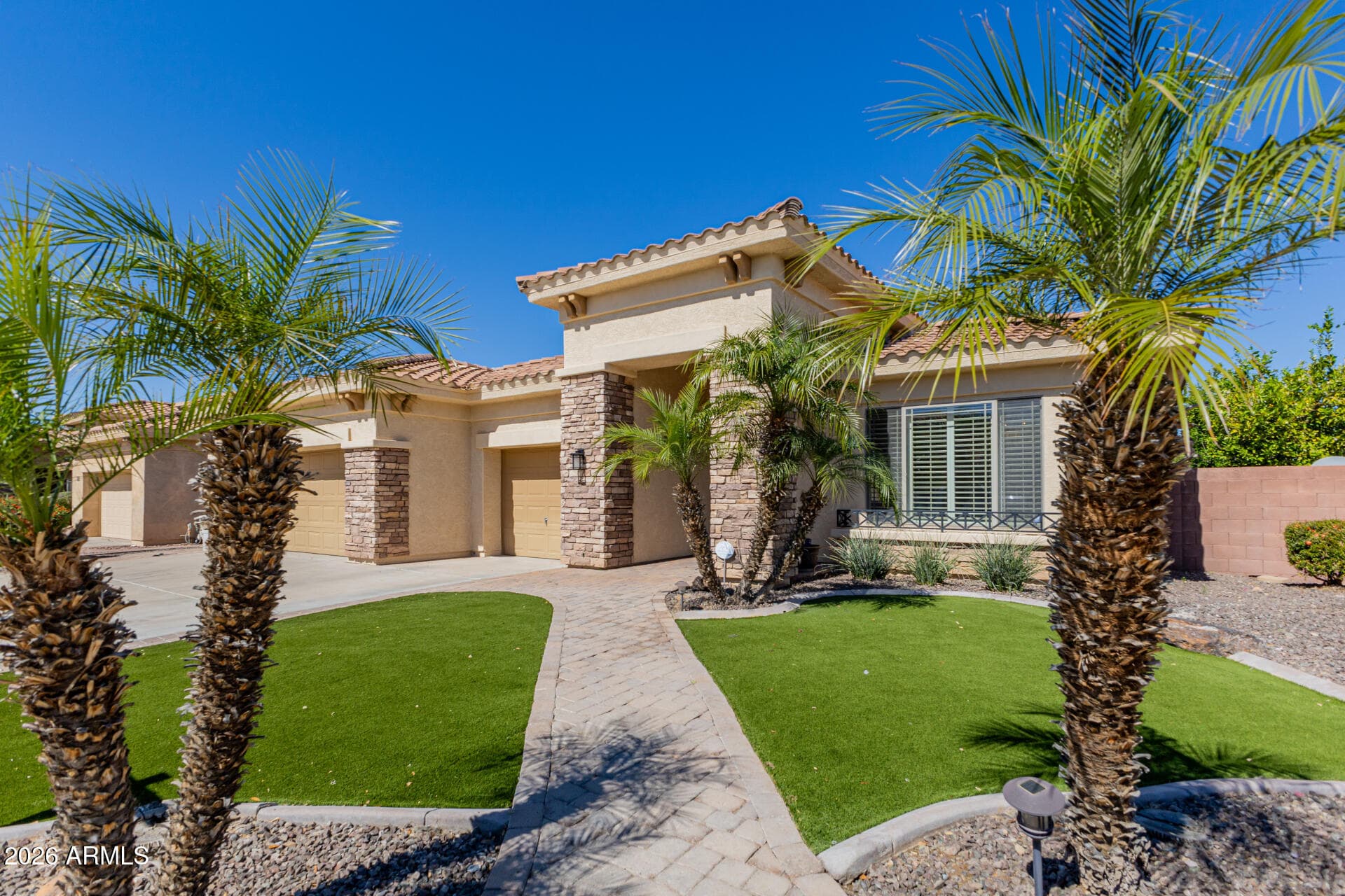 2324 W Blaylock Dr — photo 2