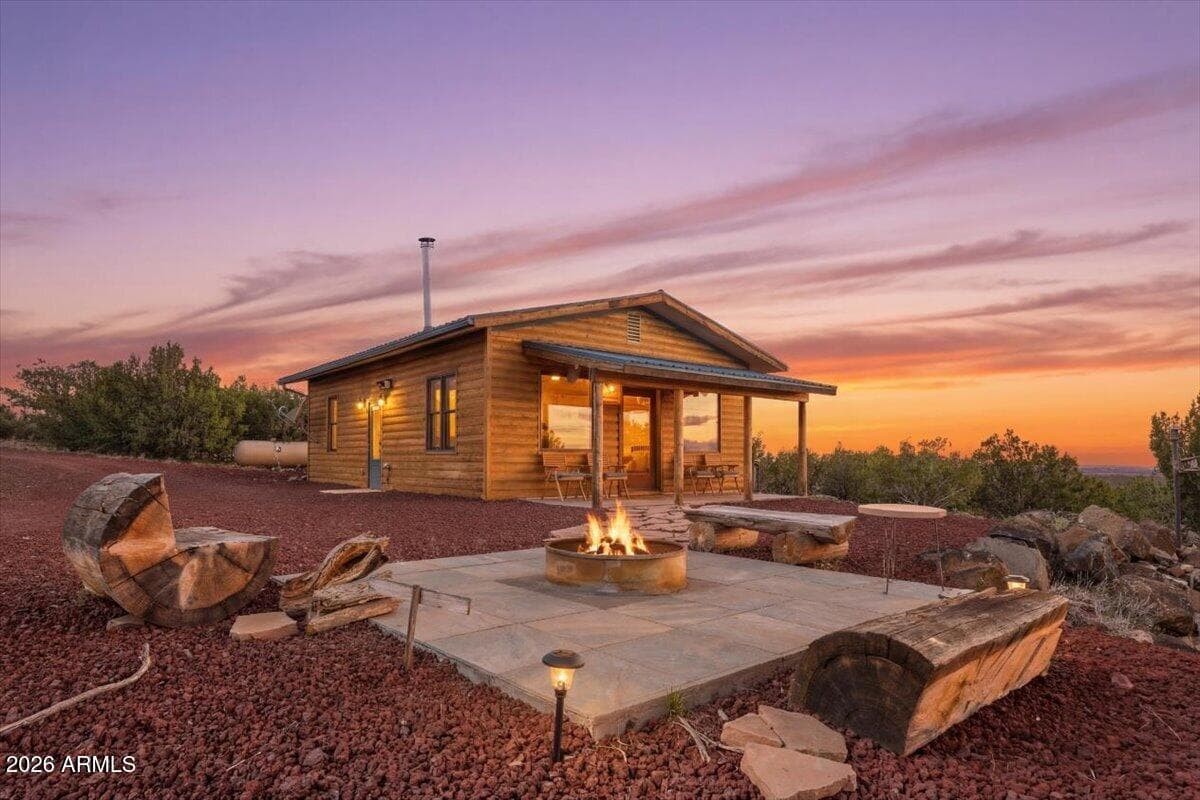 1283 E Bighorn Trail — photo 1