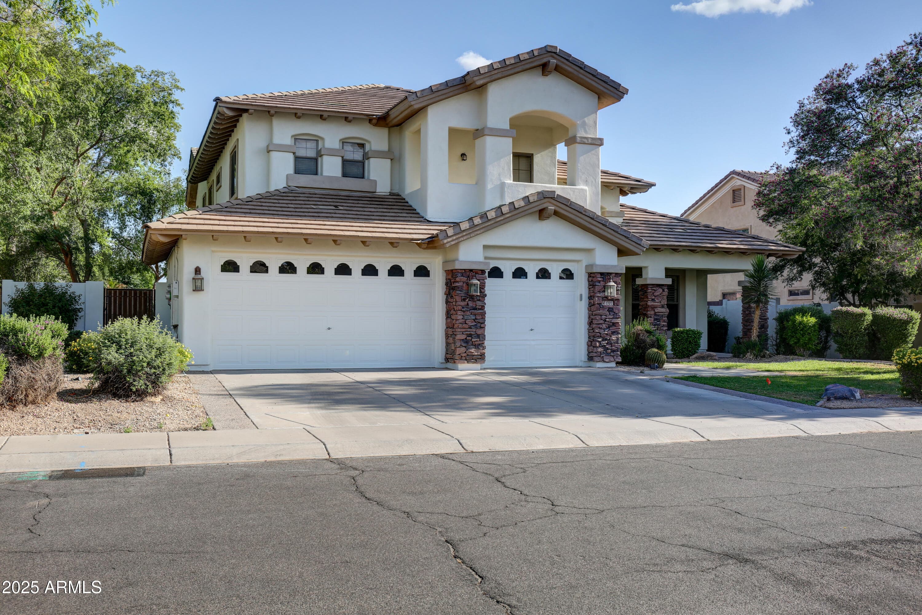 1707 E Carob Dr — photo 1