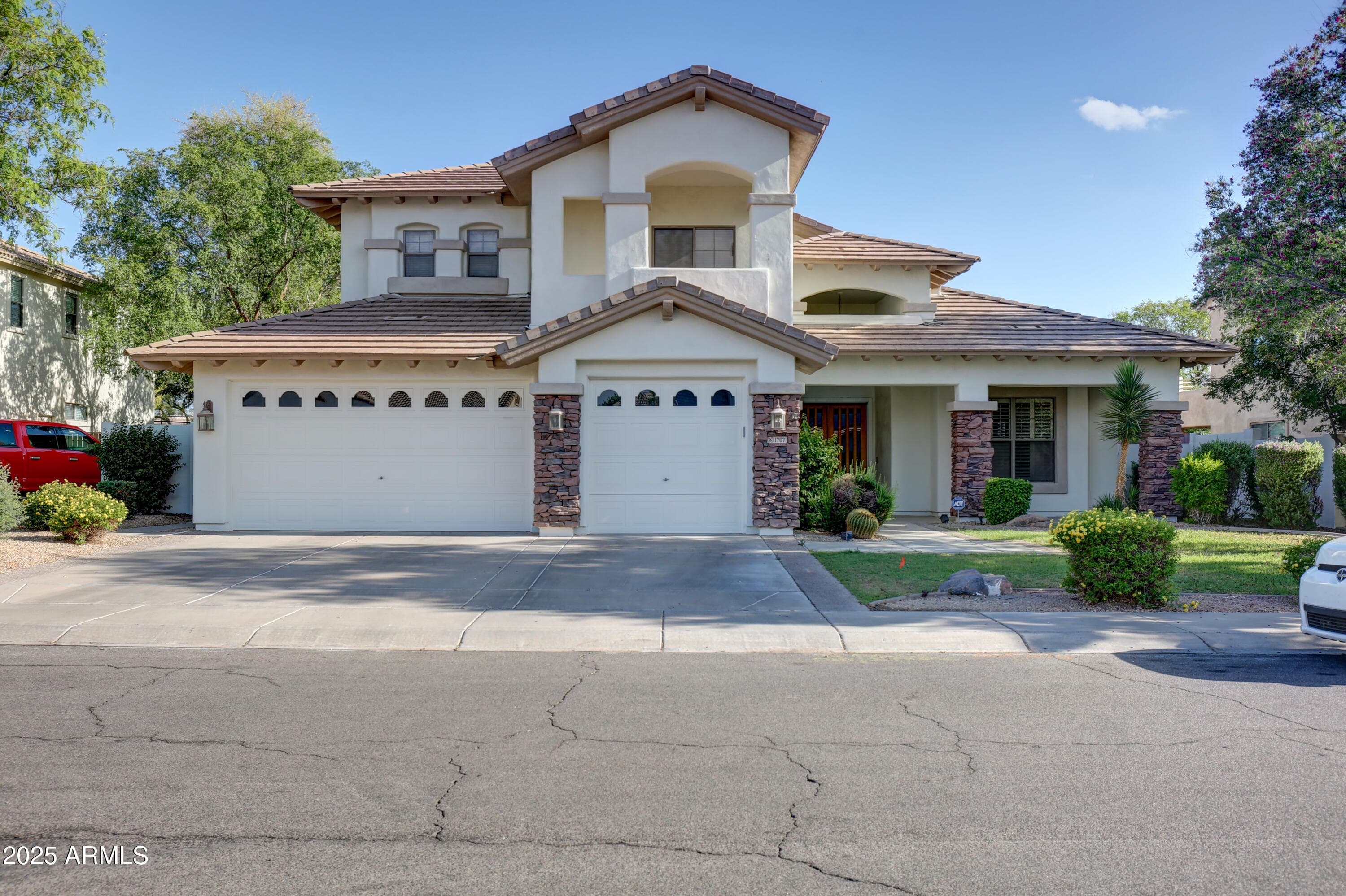 1707 E Carob Dr — photo 2