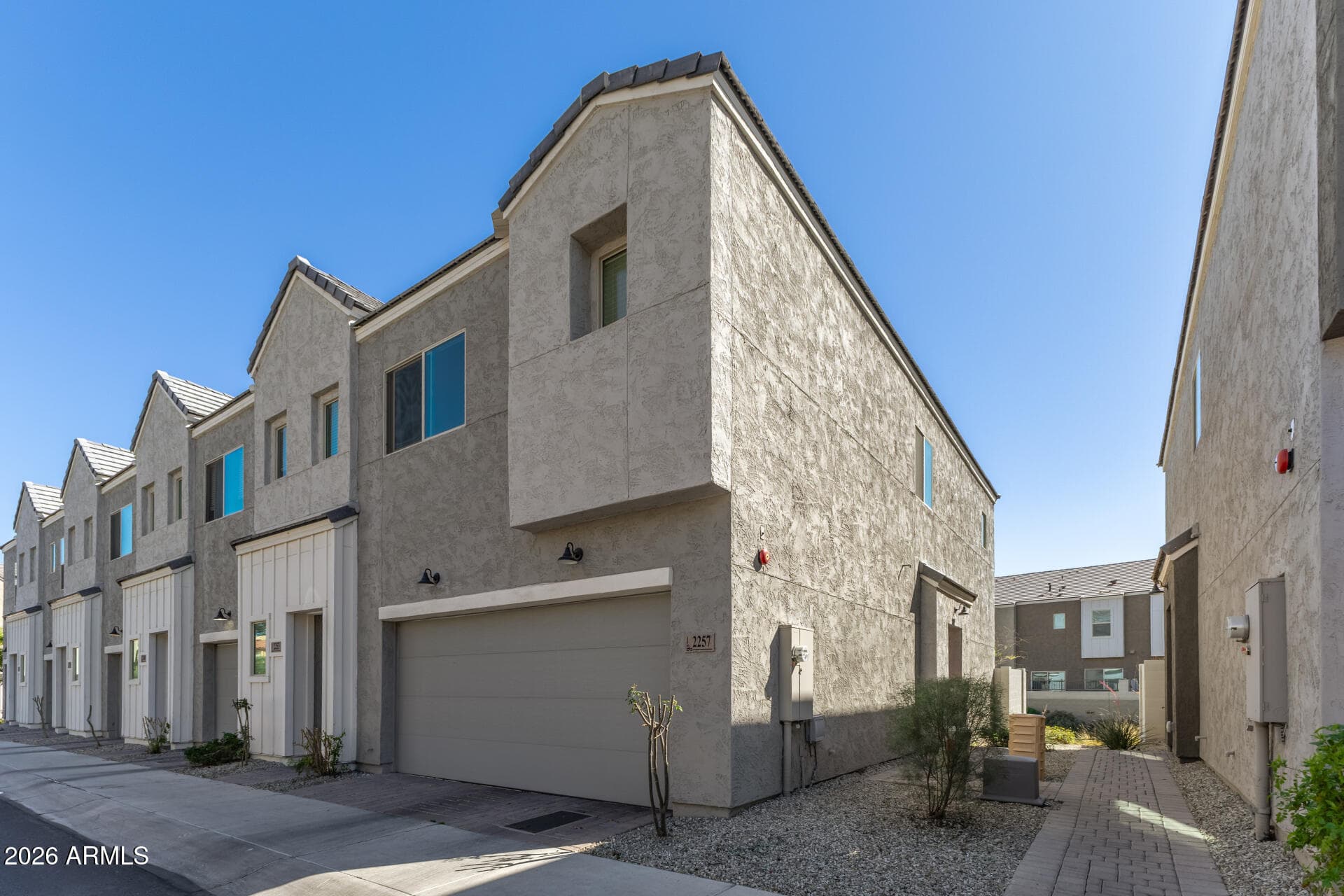 2257 W Echo Ln — photo 2