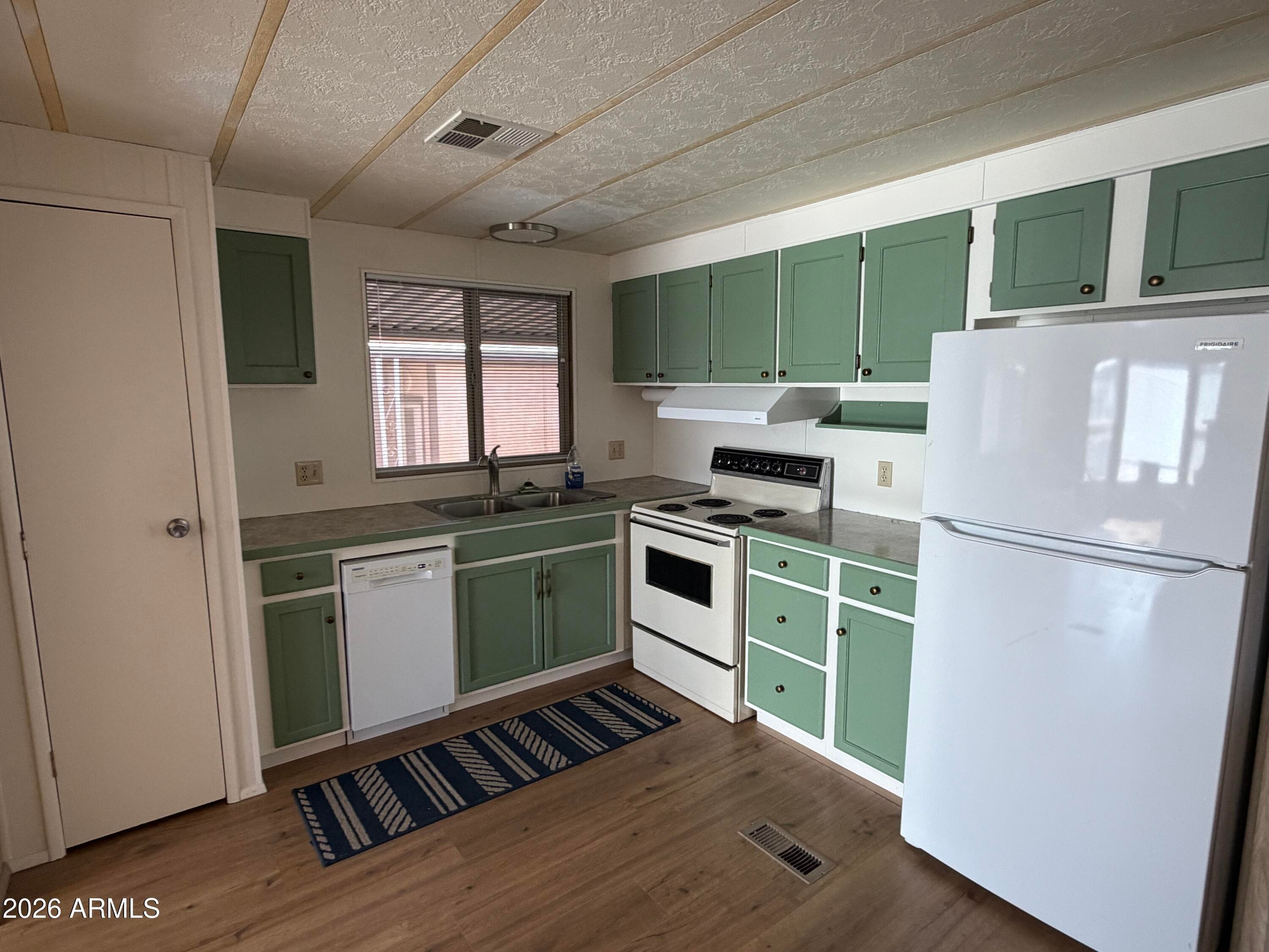 4065 E University Dr 534 — photo 2