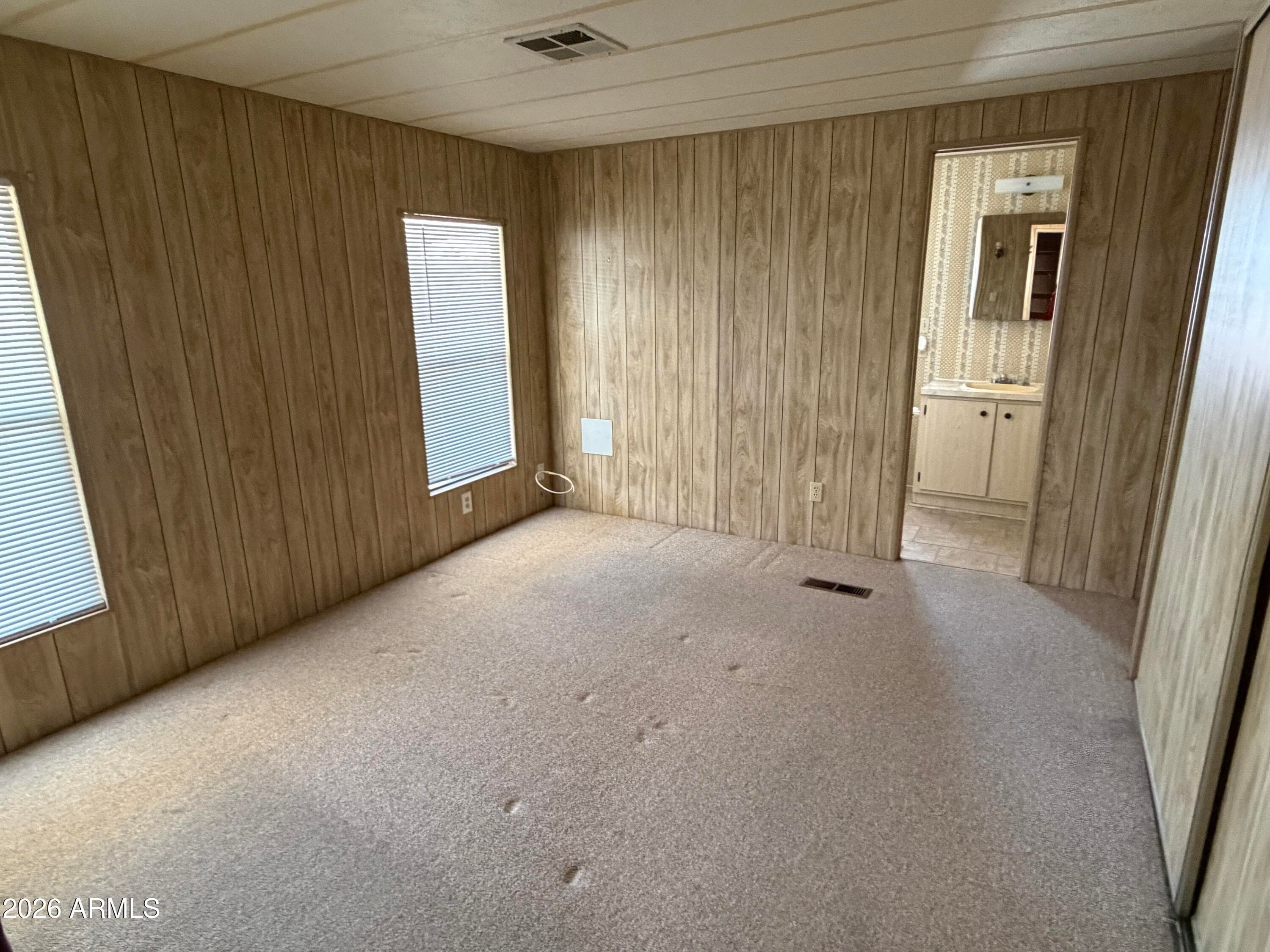 4065 E UNIVERSITY DR - Photo 4