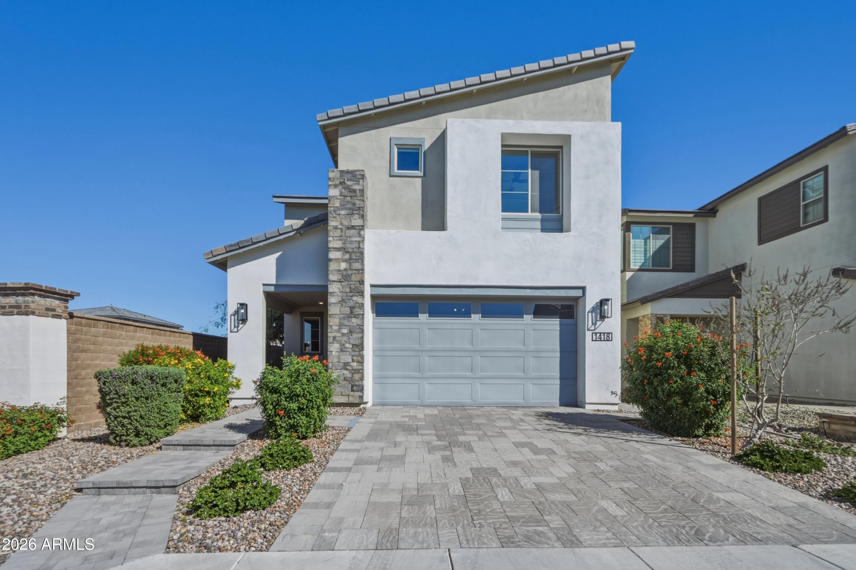 1418 E Blue Spruce Ln — photo 1