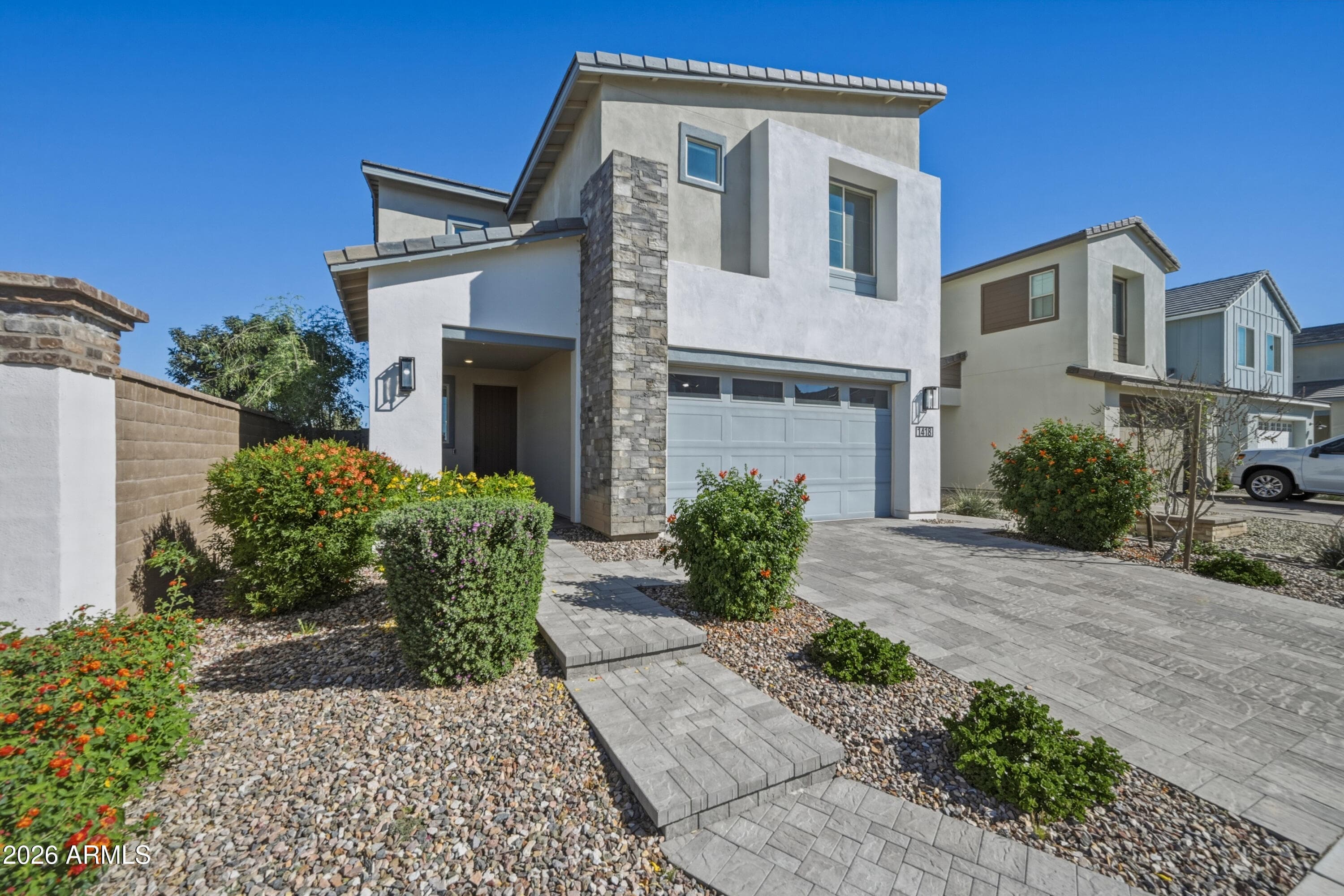 1418 E Blue Spruce Ln — photo 2