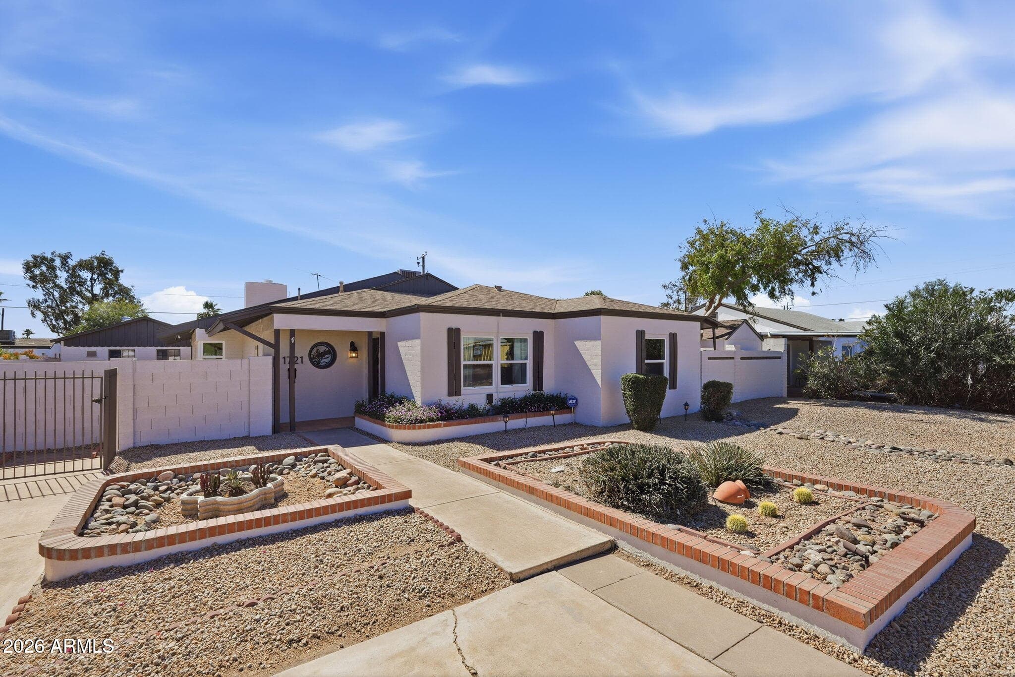 1721 W Weldon Ave — photo 1