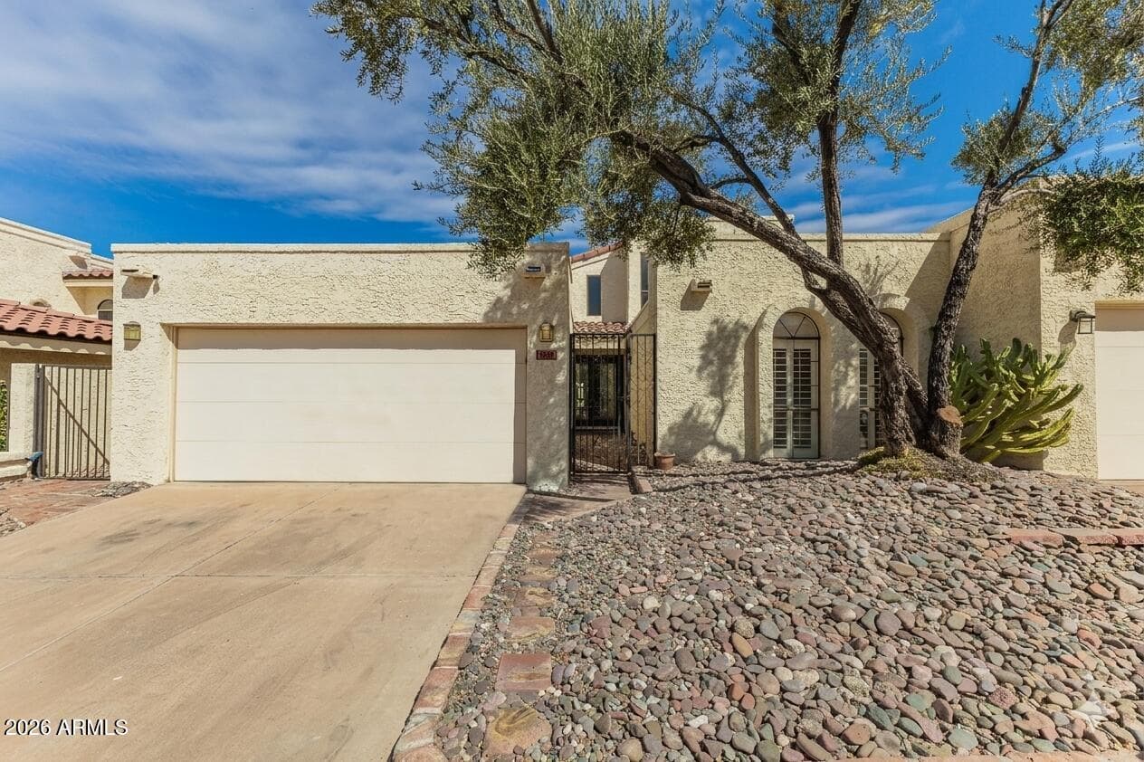 1930 E Linger Ln — photo 1