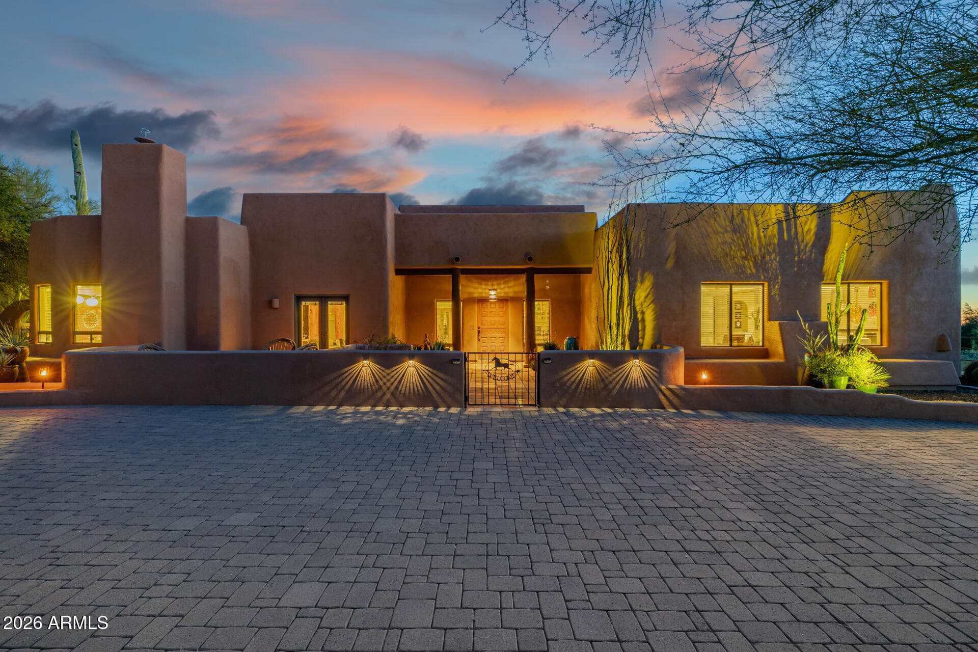 6737 E Maria Dr — photo 2
