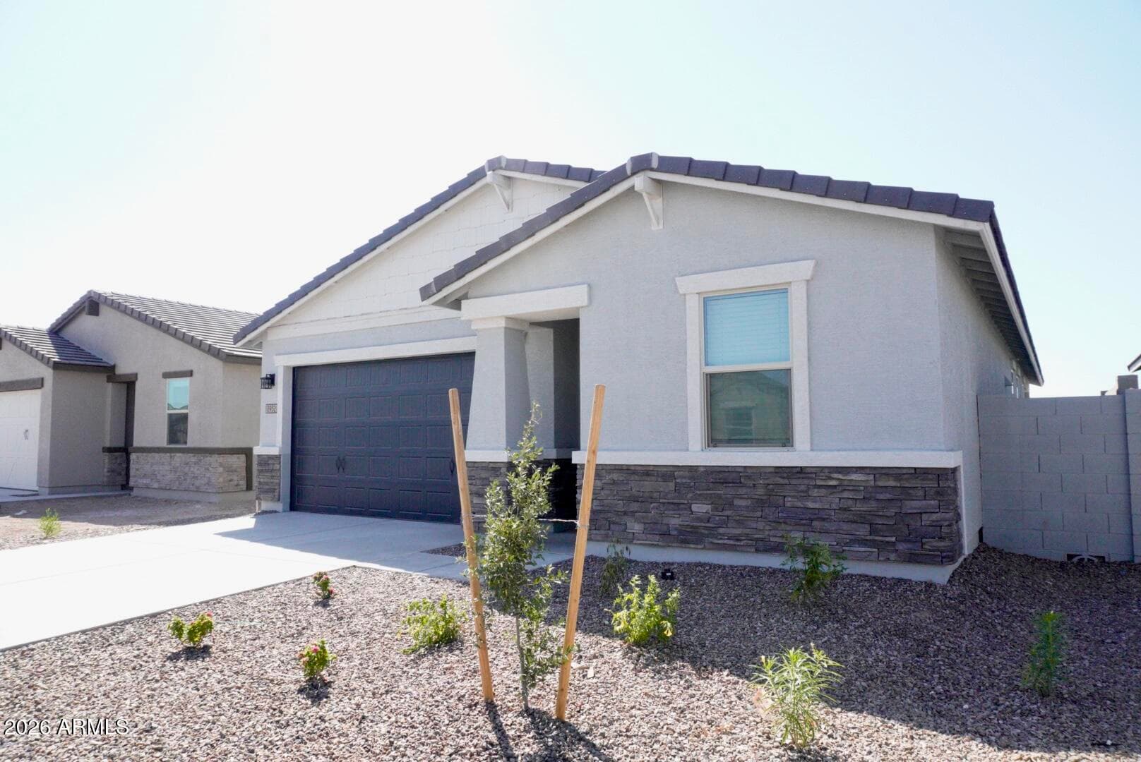 2952 E Kim Dr — photo 2