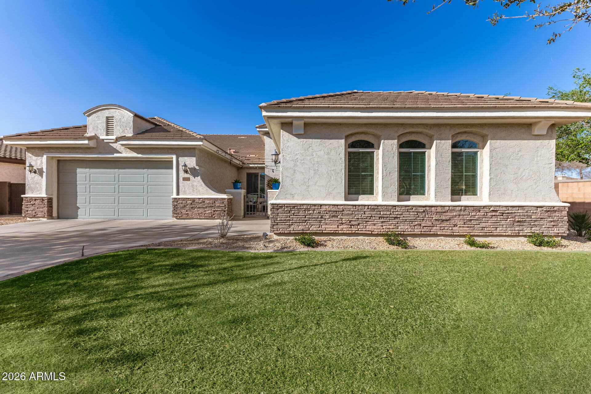 2124 E Canyon Pl — photo 1